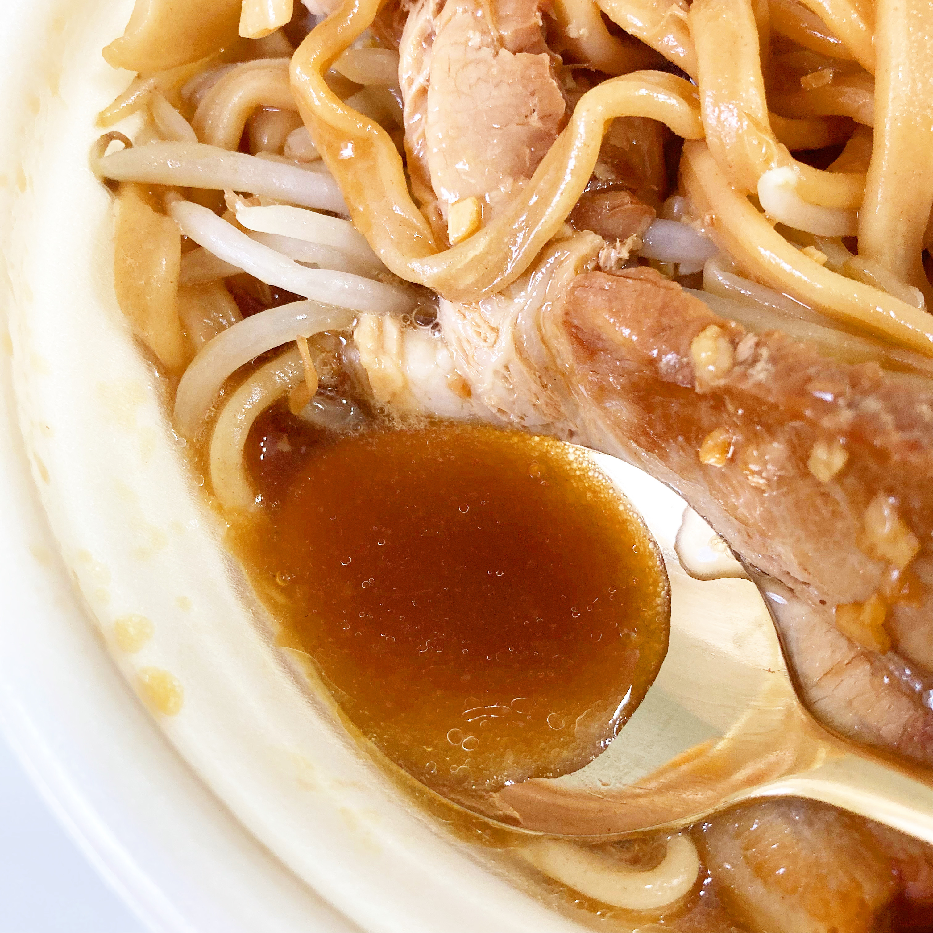 セブン-イレブンのおすすめ商品「とみ田監修デカ豚ラーメン ワシワシMAX」