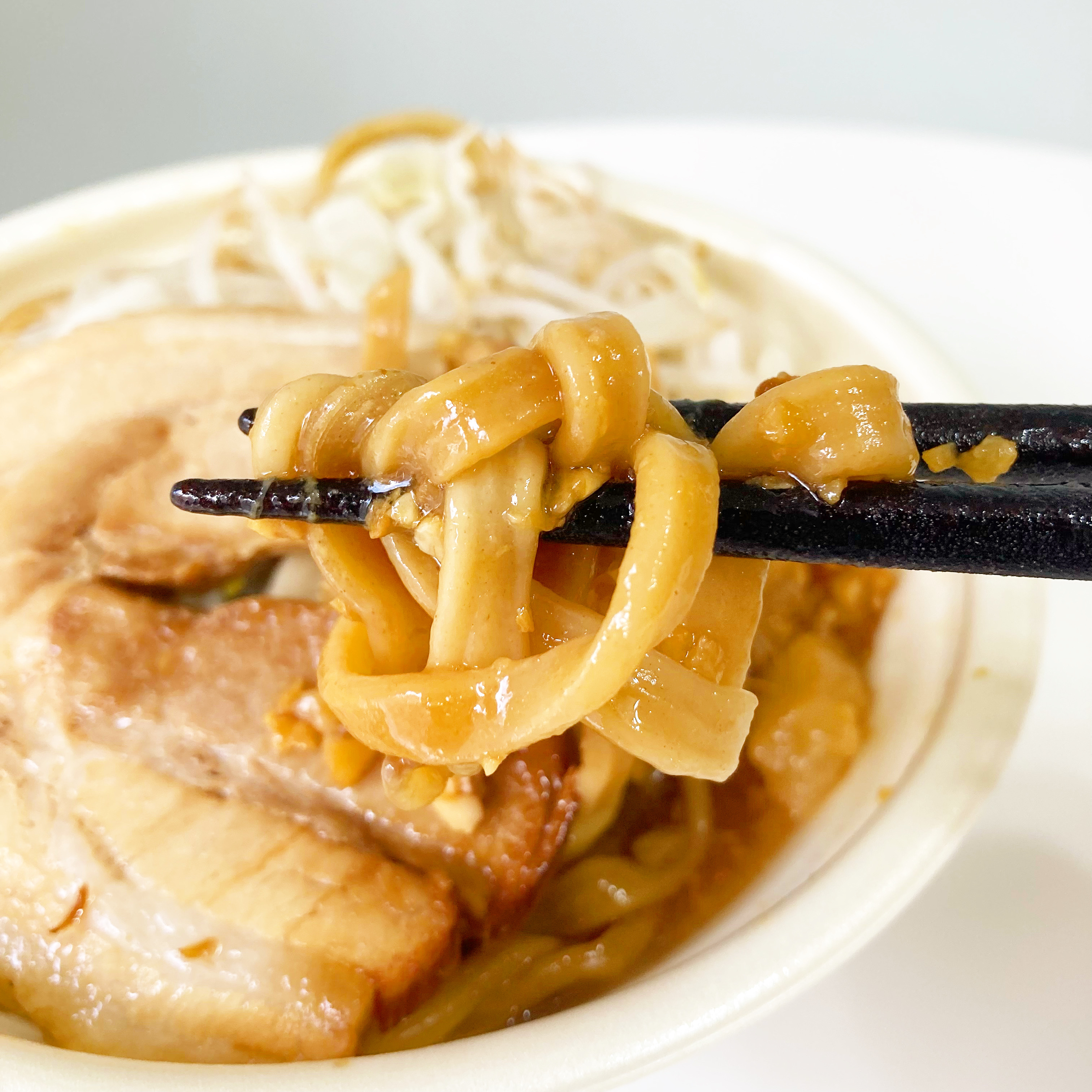 セブン-イレブンのおすすめ商品「とみ田監修デカ豚ラーメン ワシワシMAX」