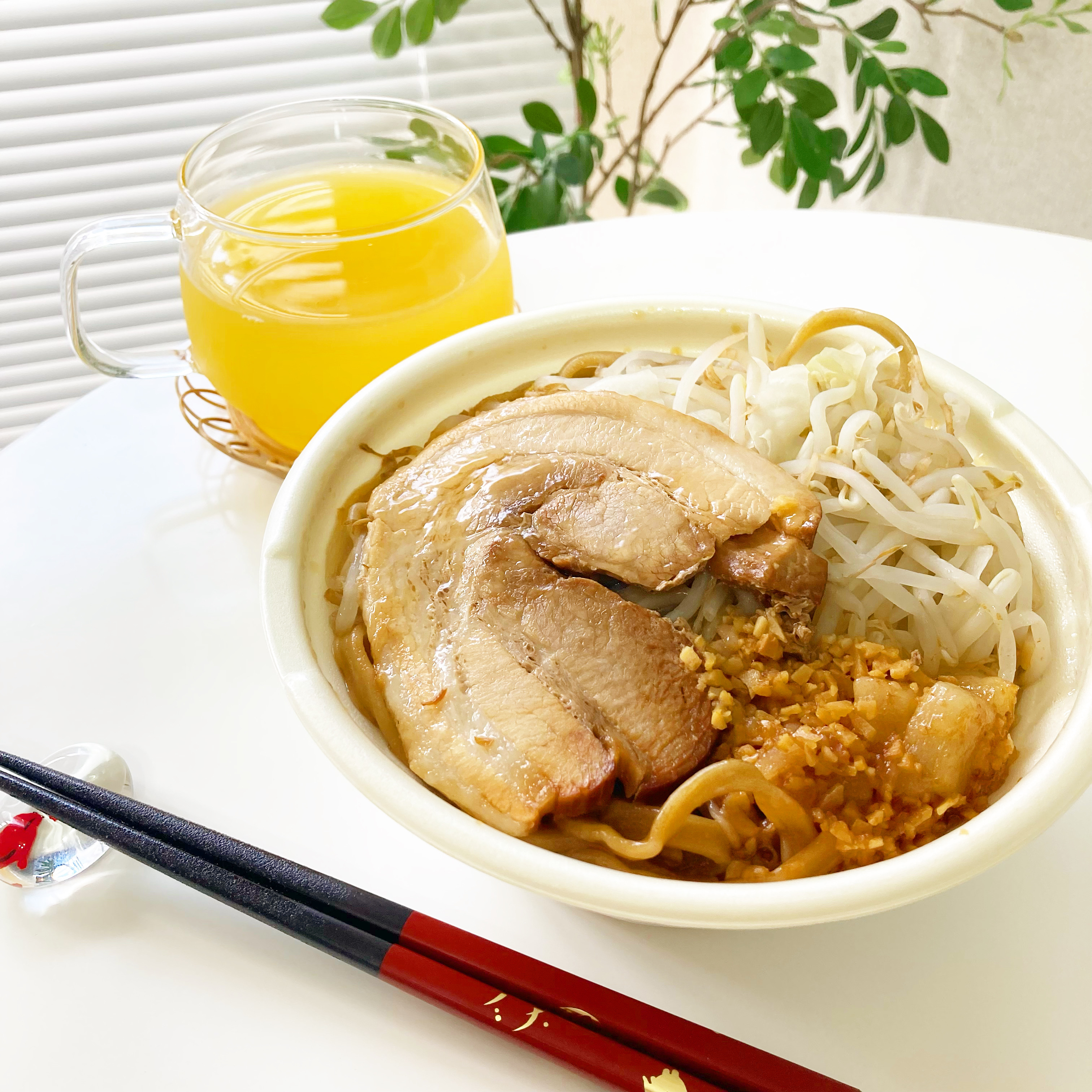 セブン-イレブンのおすすめ商品「とみ田監修デカ豚ラーメン ワシワシMAX」