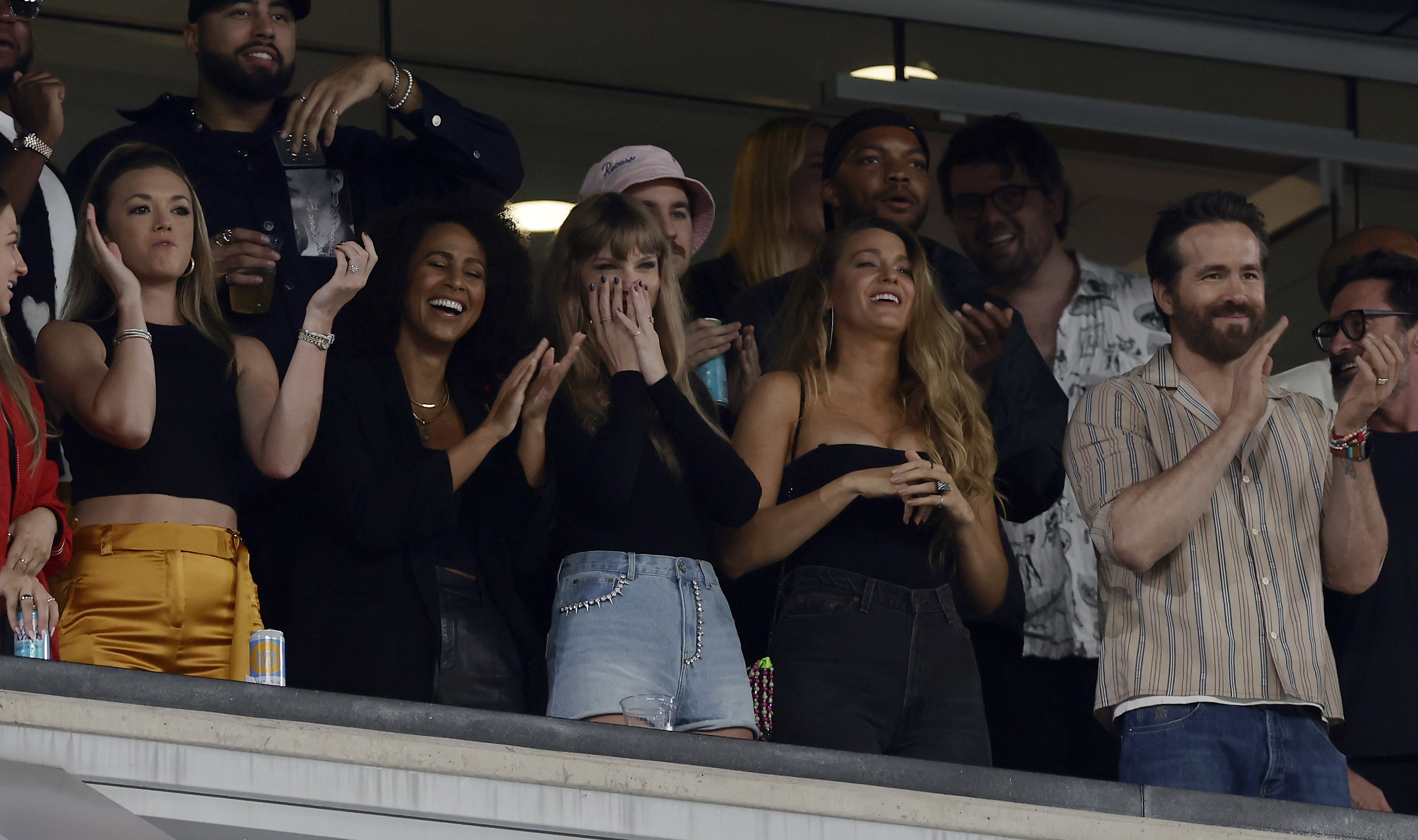 Taylor and other celebs in the stands