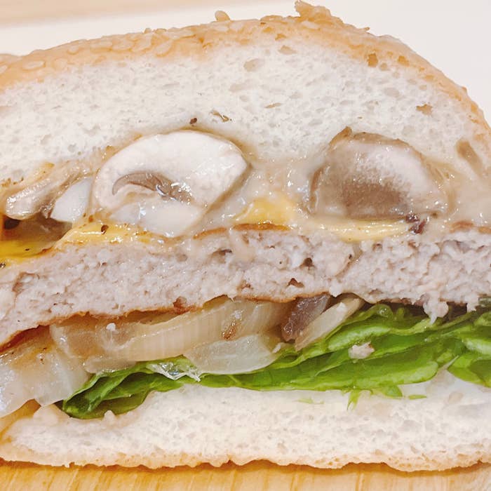 フレッシュネスバーガーのオススメのバーガー「マッシュルームチーズバーガー ~ポルチーニクリームソース~」