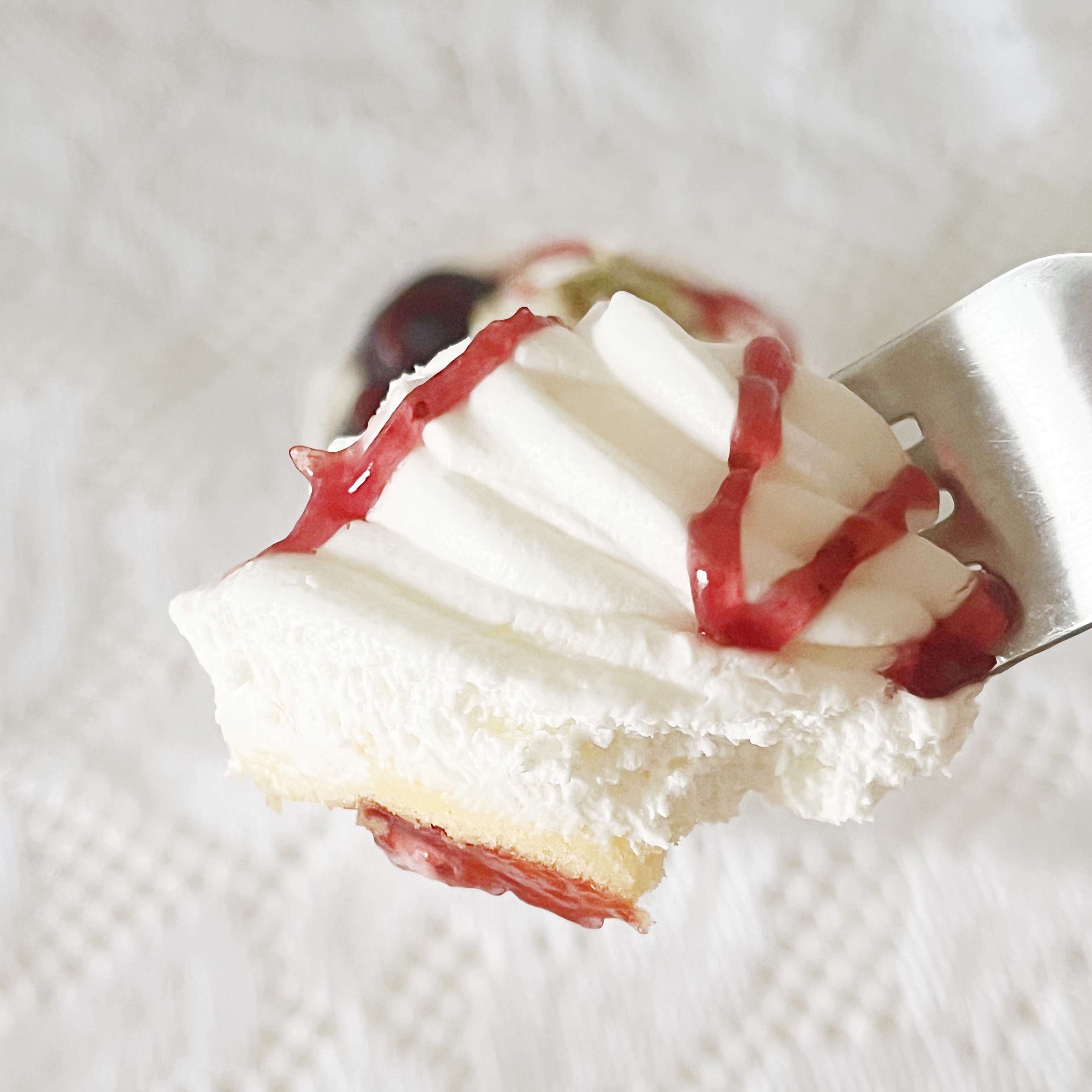 ミニストップのおすすめのスイーツ「巨峰ショートケーキ」