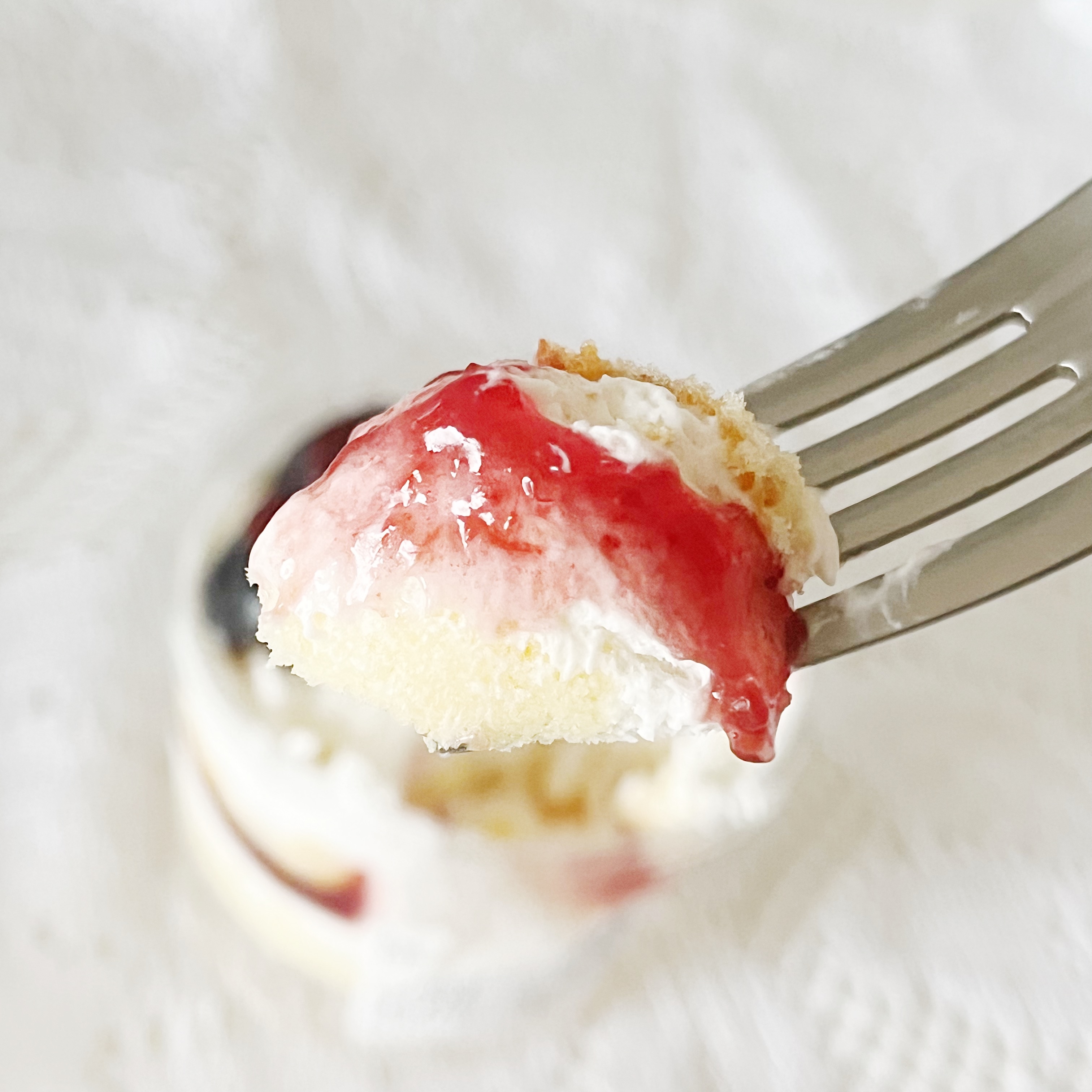 ミニストップのおすすめのスイーツ「巨峰ショートケーキ」