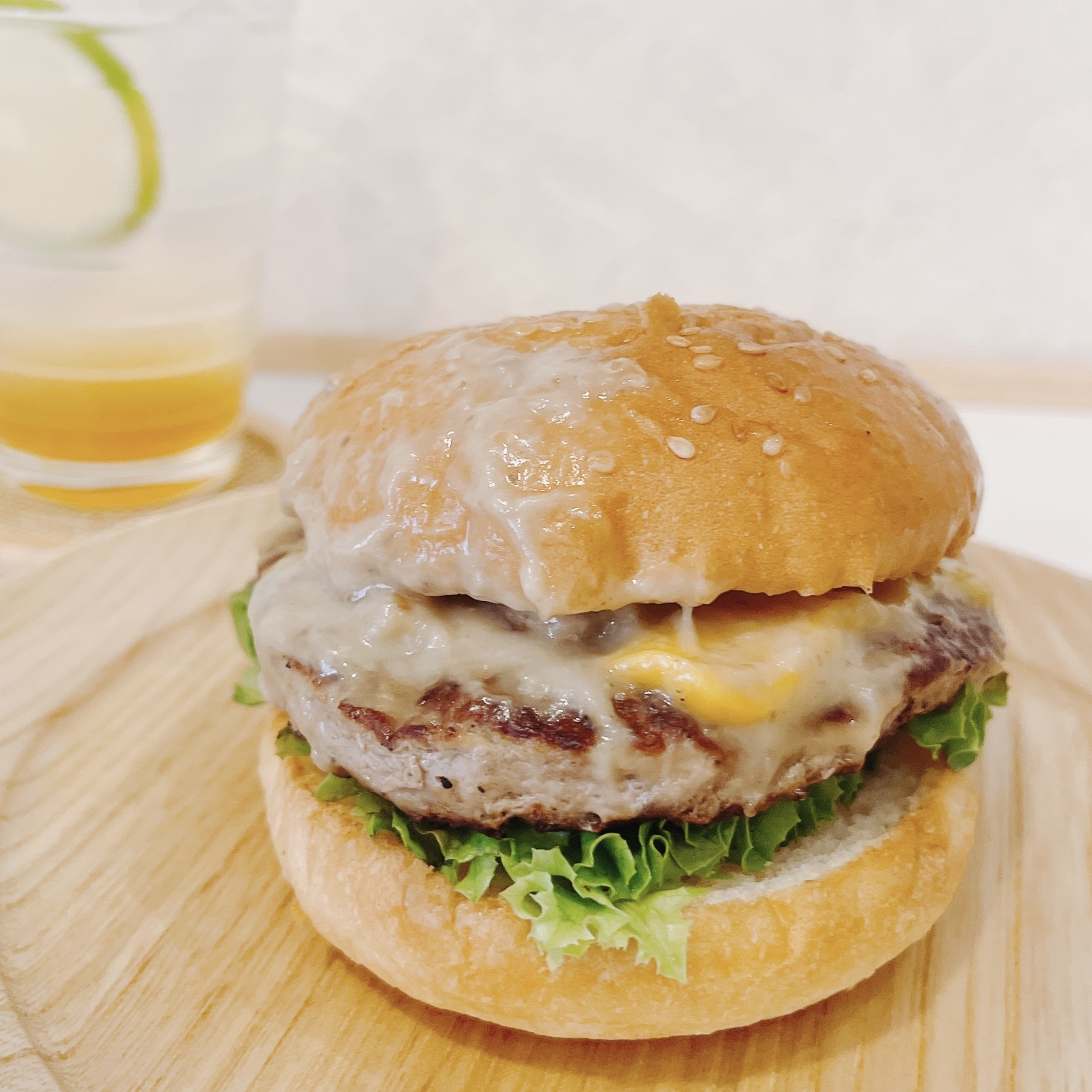 フレッシュネスバーガーのオススメのバーガー「マッシュルームチーズバーガー ～ポルチーニクリームソース～」