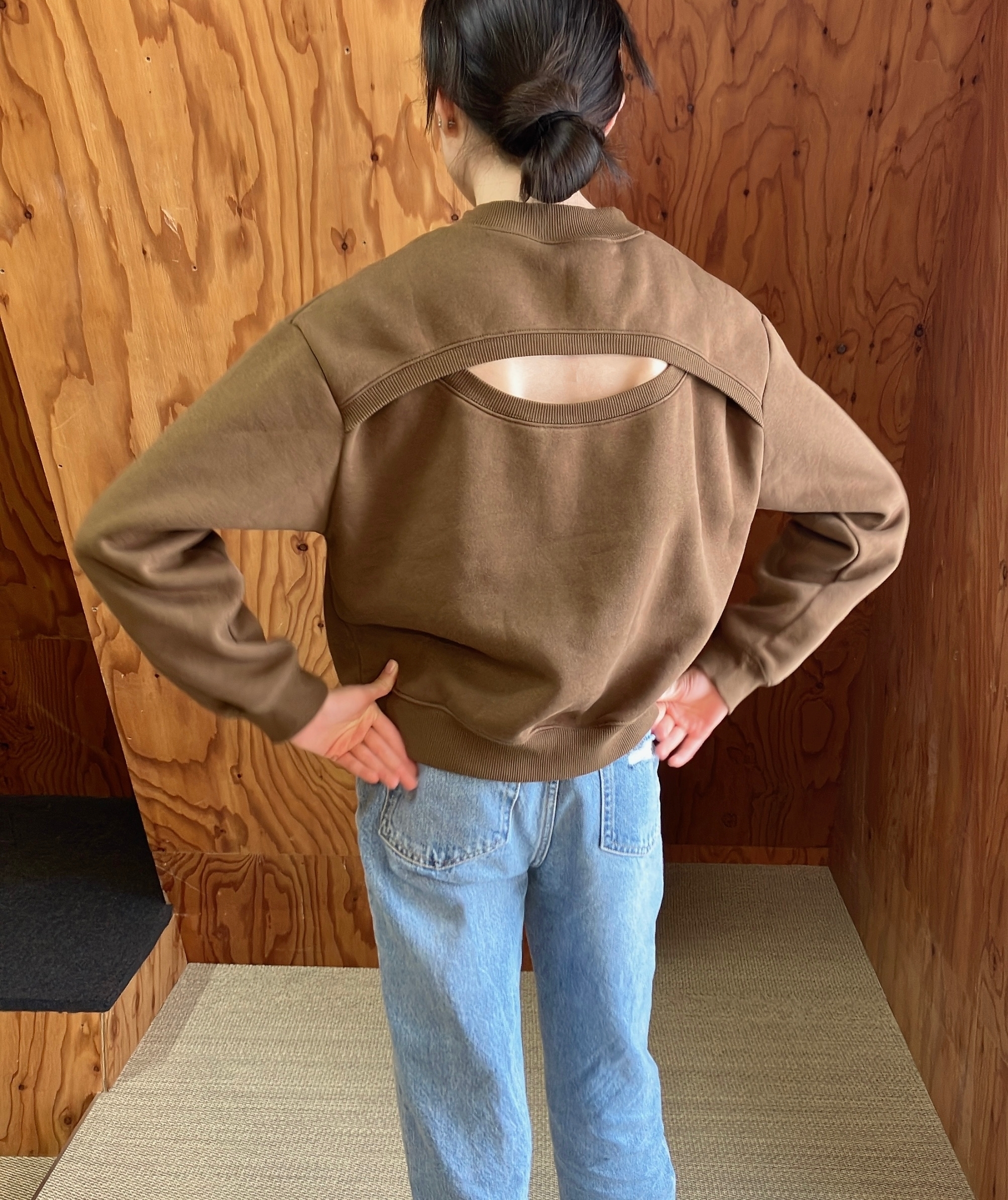 GU（ジーユー）のおすすめスウェット「ヘビーウェイトスウェットバックオープンプルオーバー（長袖）+E」