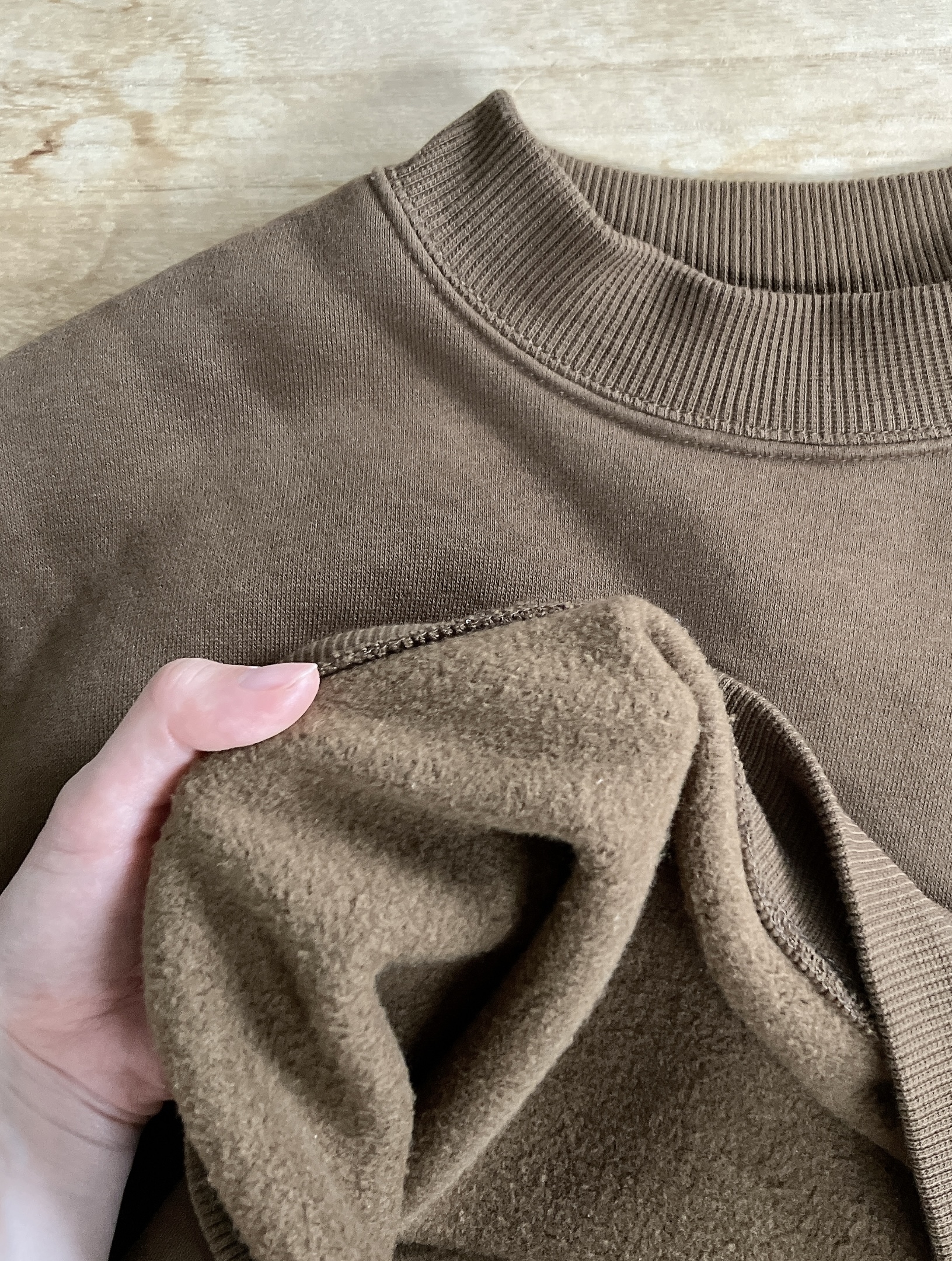 GU（ジーユー）のおすすめスウェット「ヘビーウェイトスウェットバックオープンプルオーバー（長袖）+E」