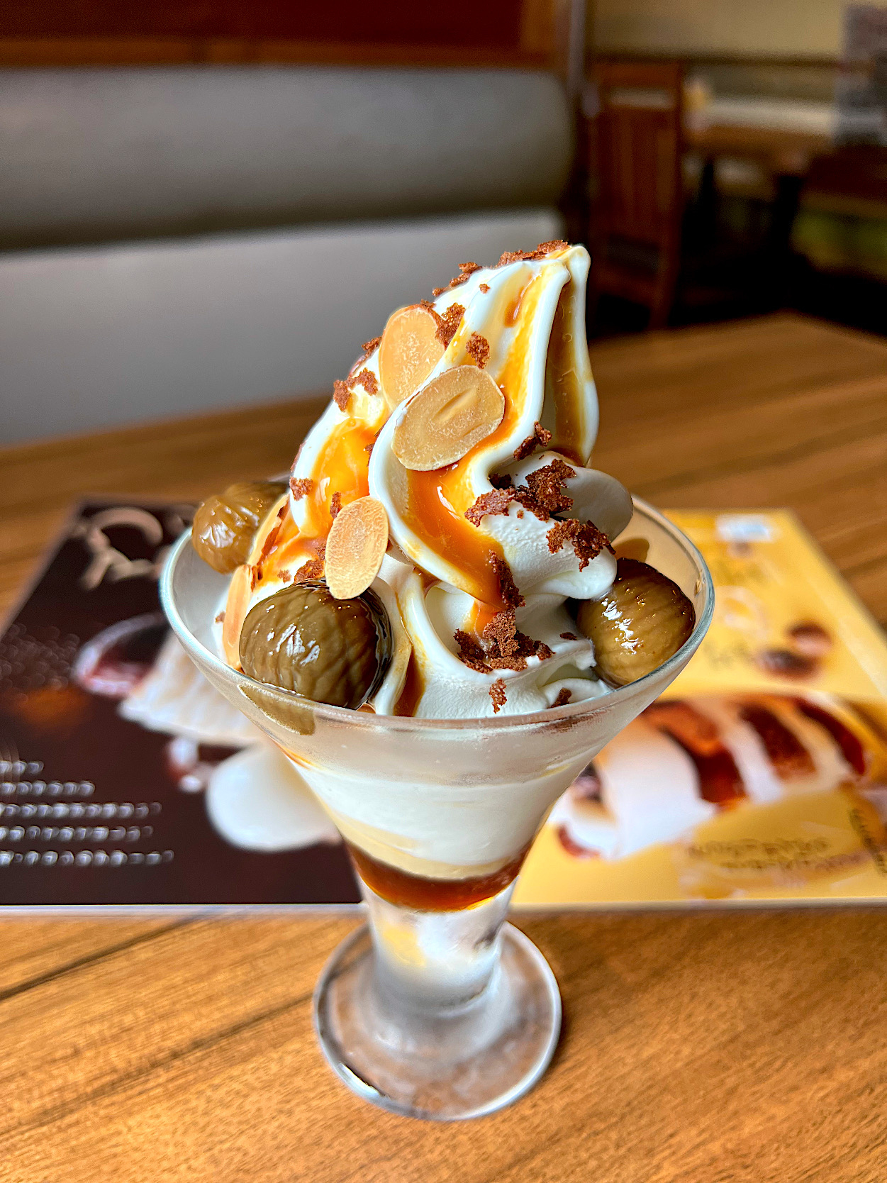 びっくりドンキーのオススメのスイーツ「マロンの塩キャラメルパフェ」