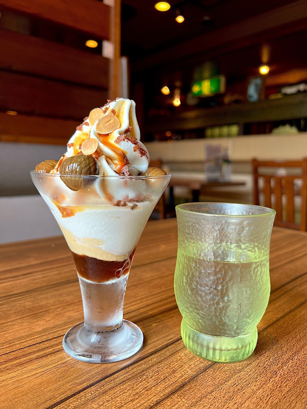 びっくりドンキーのオススメのスイーツ「マロンの塩キャラメルパフェ」