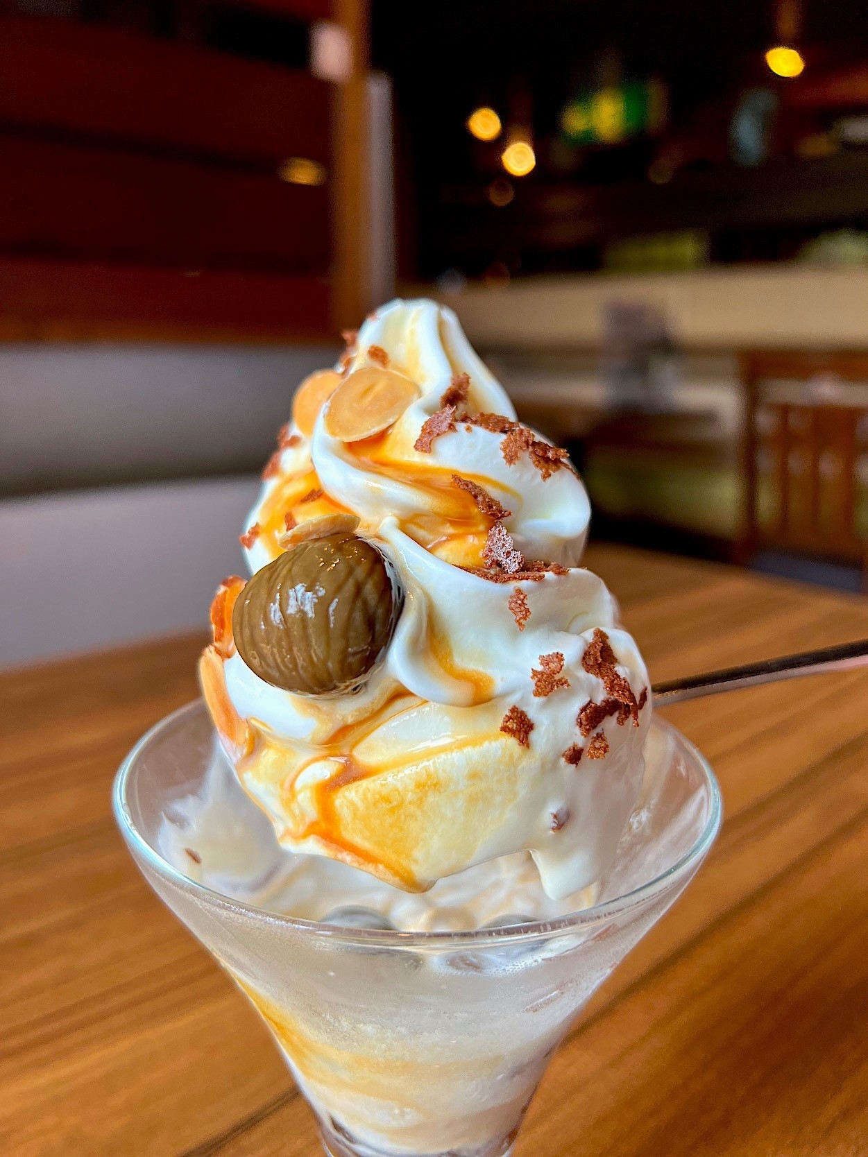 びっくりドンキーのオススメのスイーツ「マロンの塩キャラメルパフェ」