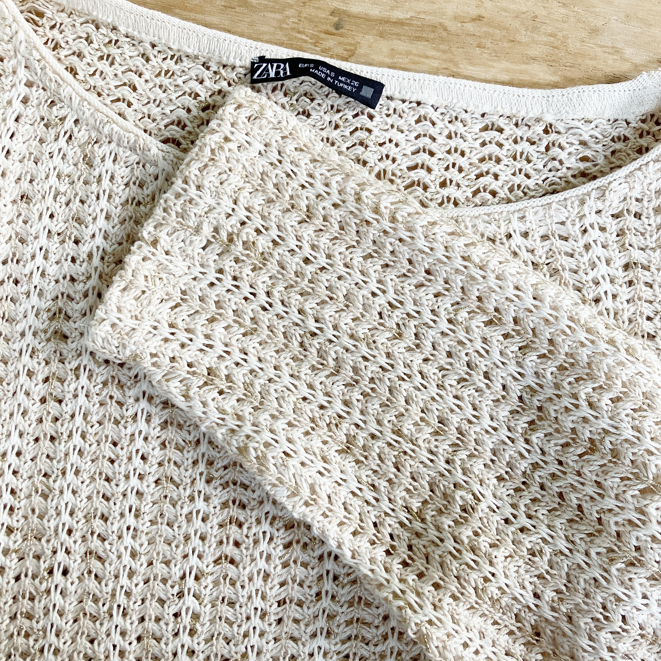 ZARA（ザラ）のおすすめセーター「メタリックスレッド ラスティックセーター」