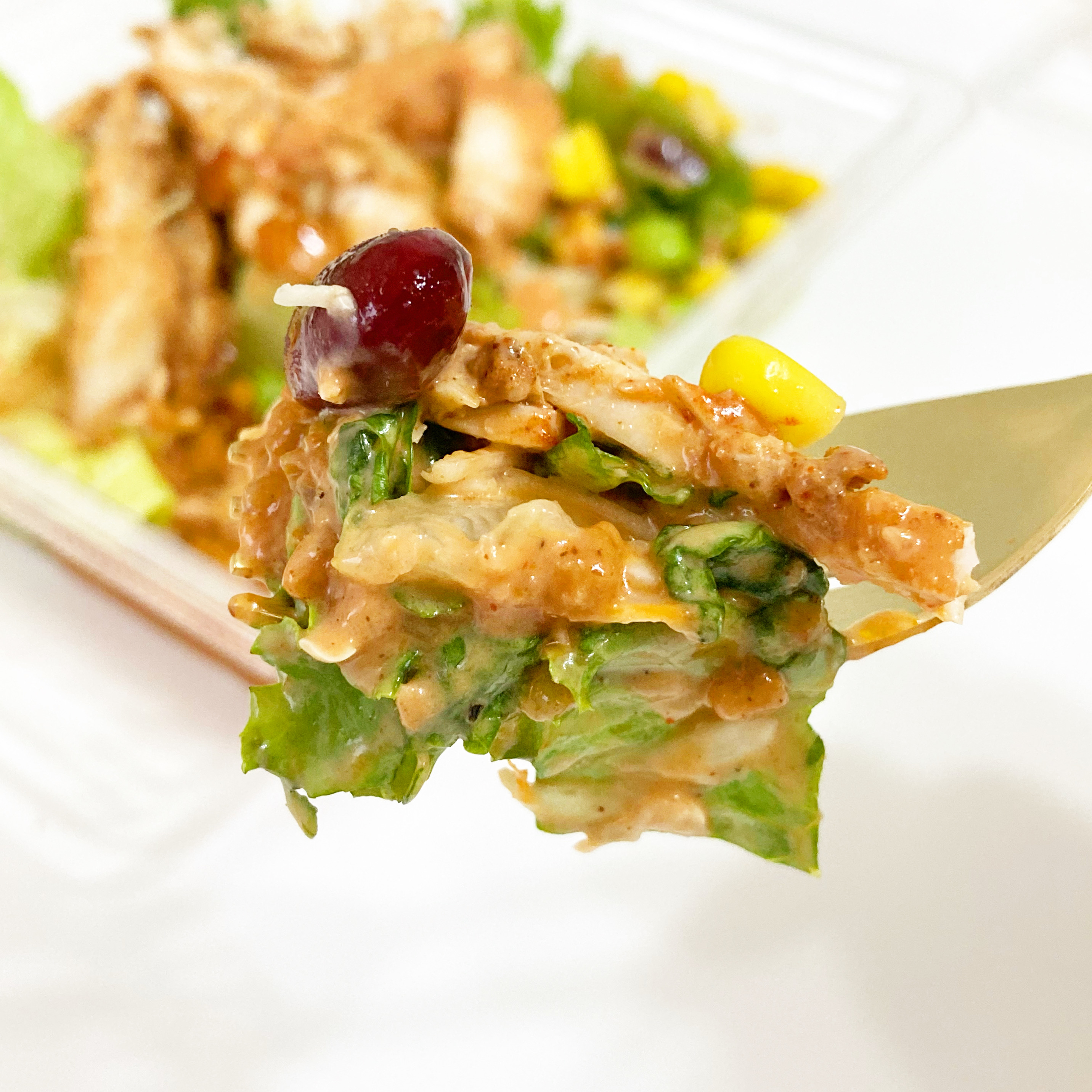 セブン-イレブンの新商品「チリミート&スパイスチキンのサラダ」