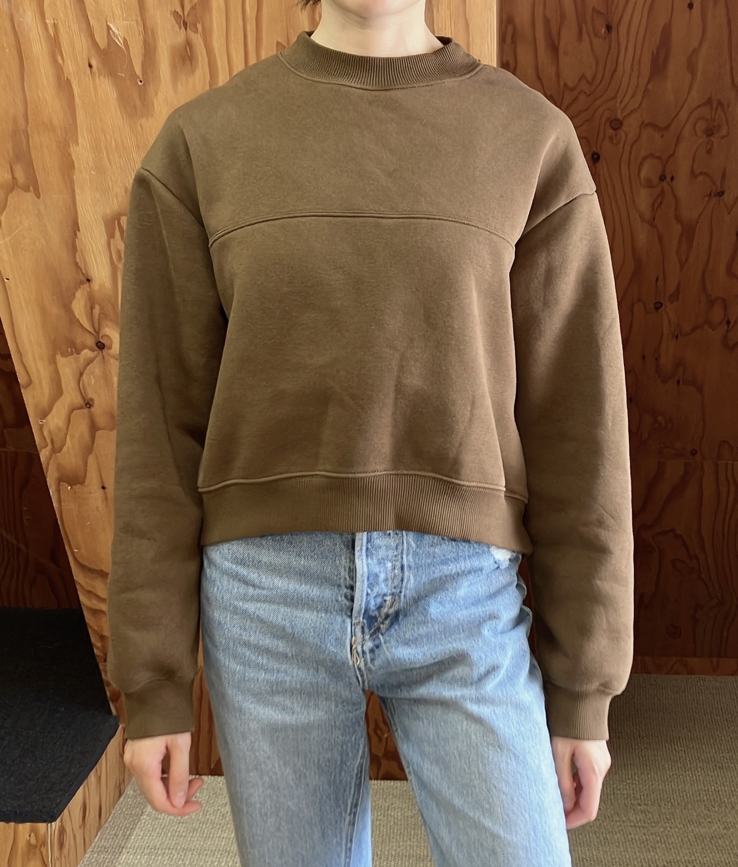 GU（ジーユー）のおすすめスウェット「ヘビーウェイトスウェットバックオープンプルオーバー（長袖）+E」