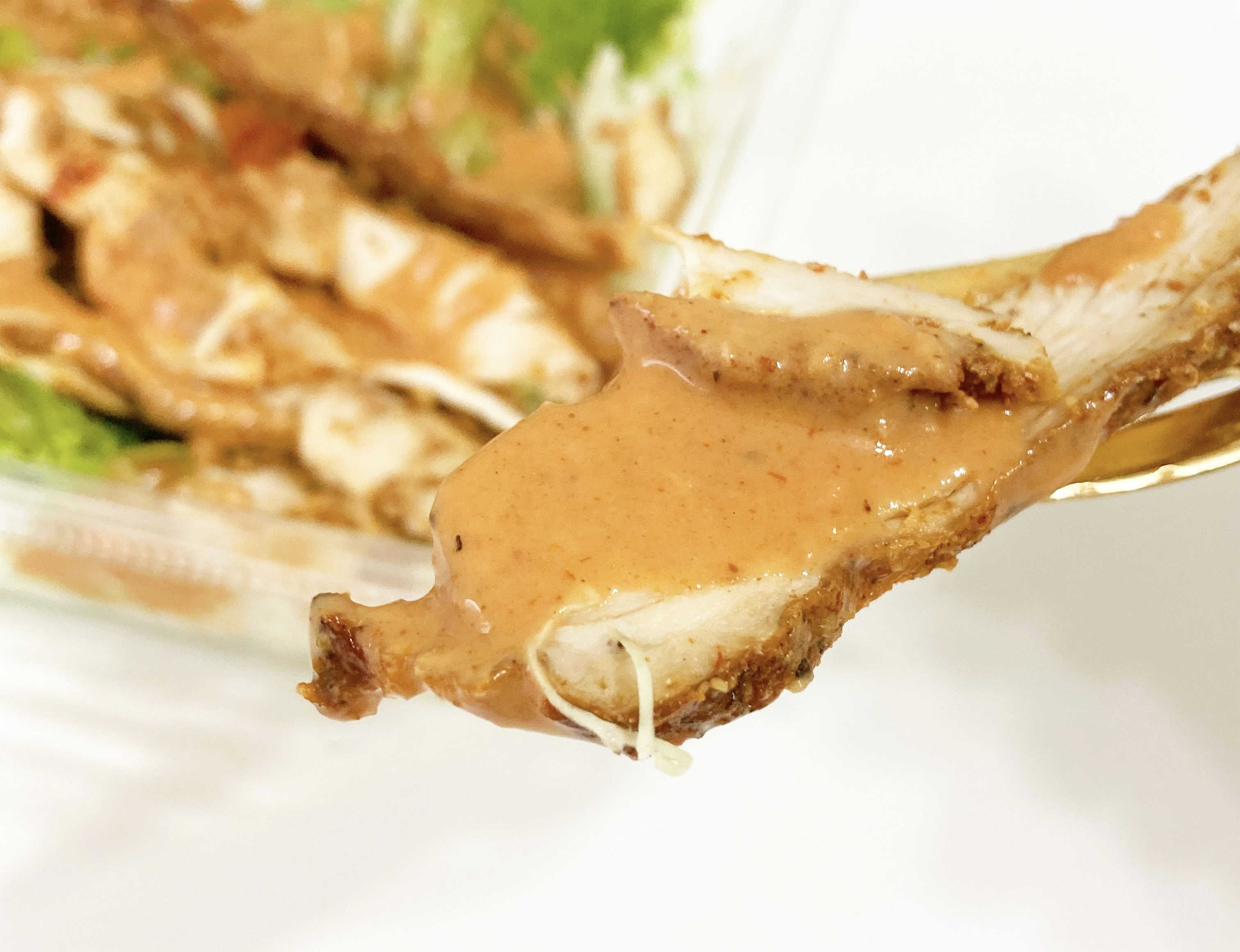 セブン-イレブンの新商品「チリミート&スパイスチキンのサラダ」