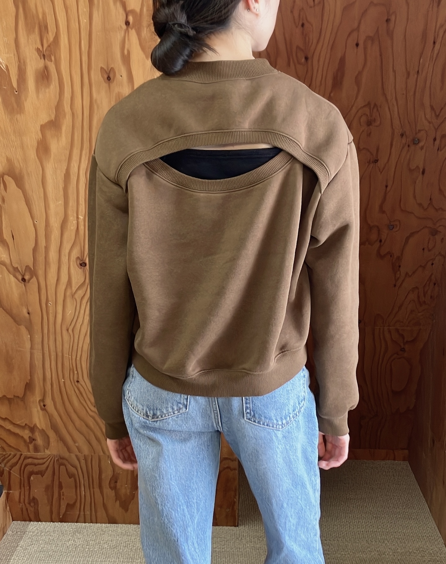 GU（ジーユー）のおすすめスウェット「ヘビーウェイトスウェットバックオープンプルオーバー（長袖）+E」