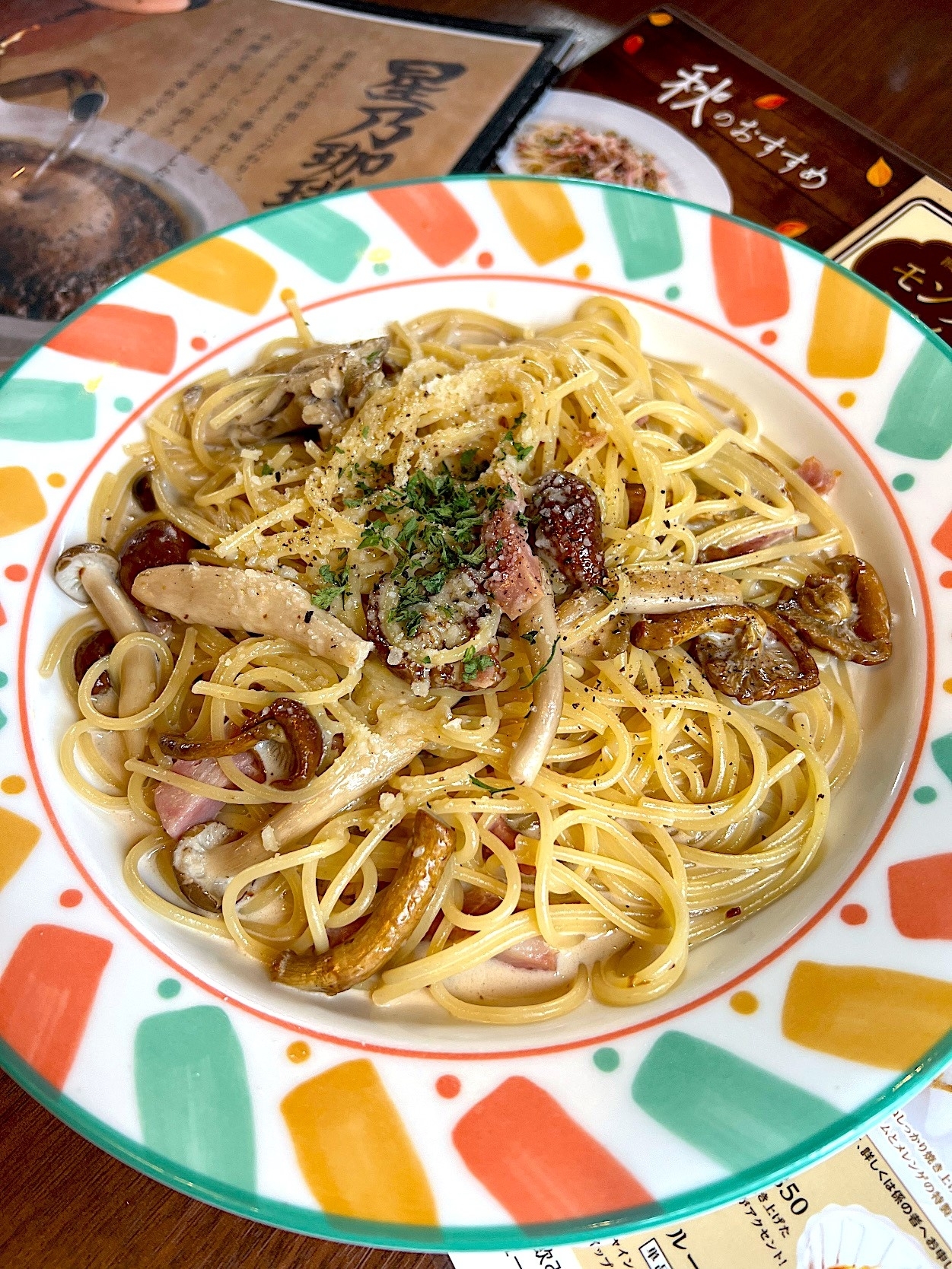 星乃珈琲店のオススメのメニュー「3種きのことベーコンのポルチーニクリーム」