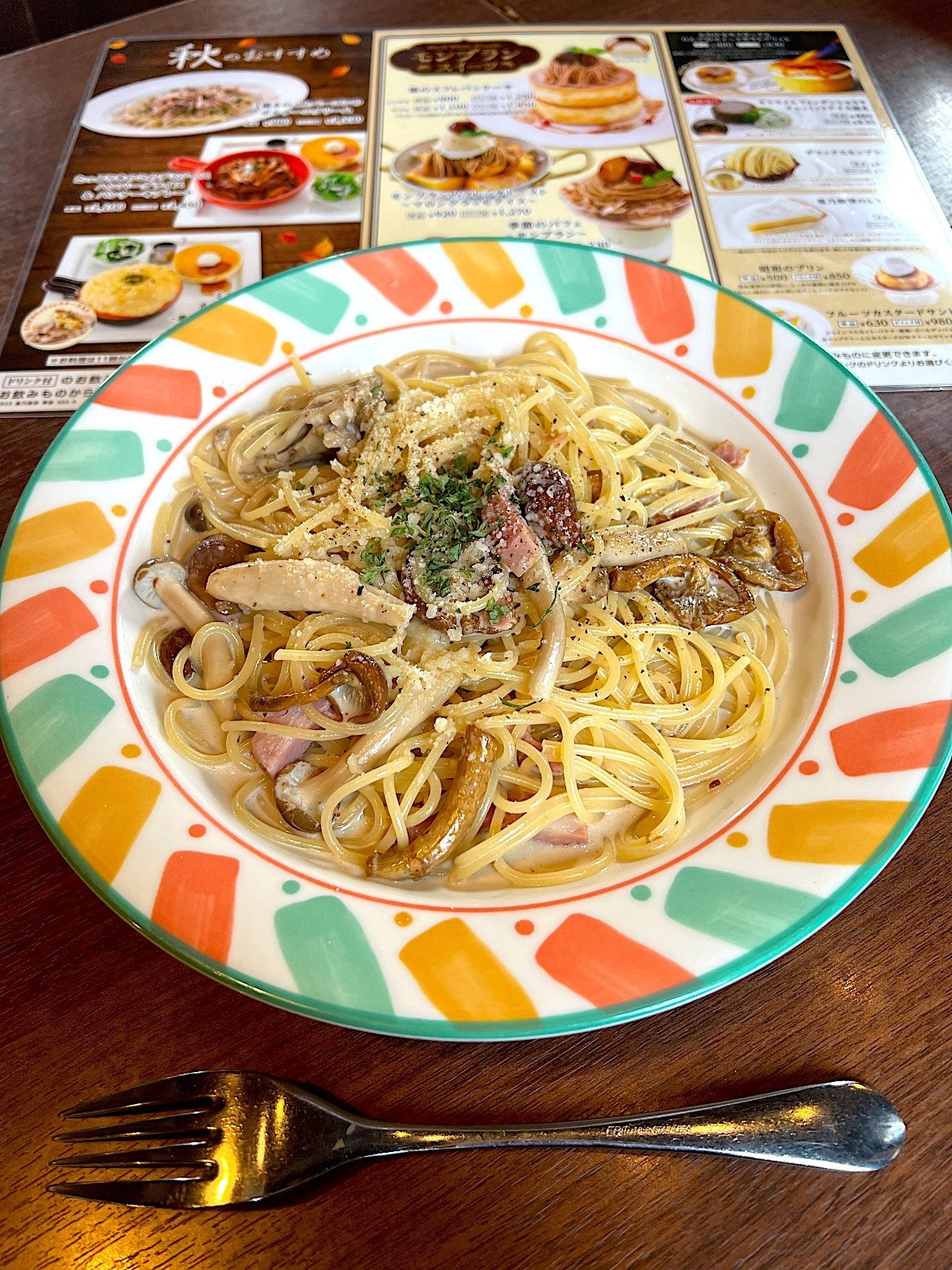 星乃珈琲店のオススメのメニュー「3種きのことベーコンのポルチーニクリーム」