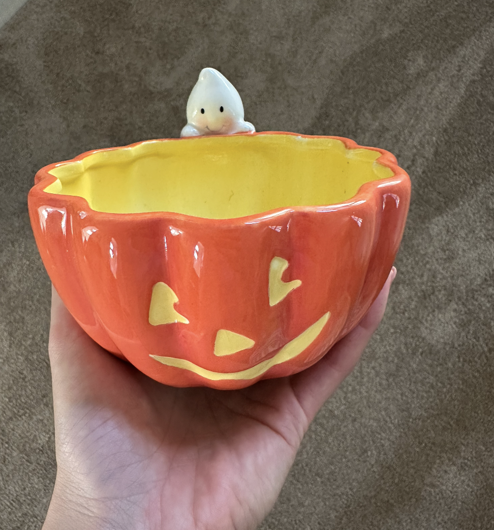 a small pumpkin bowl with a ghost on top