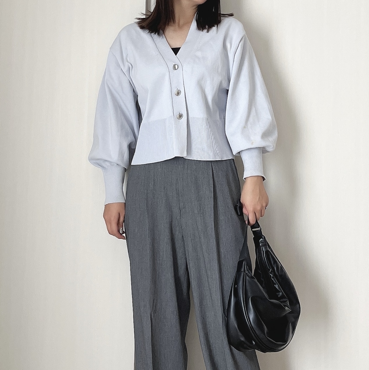 ユニクロのおすすめファッション雑貨「レザータッチラウンドバッグ」