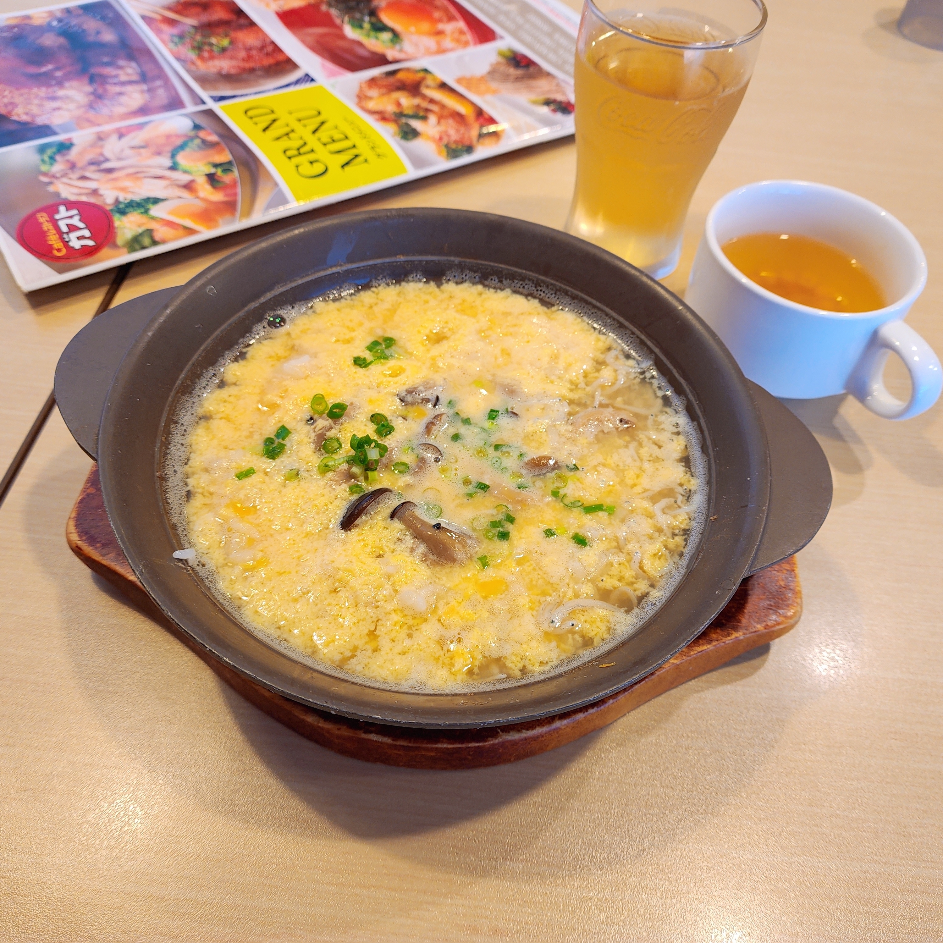 ガストのおすすめモーニング「しらすときのこの雑炊」