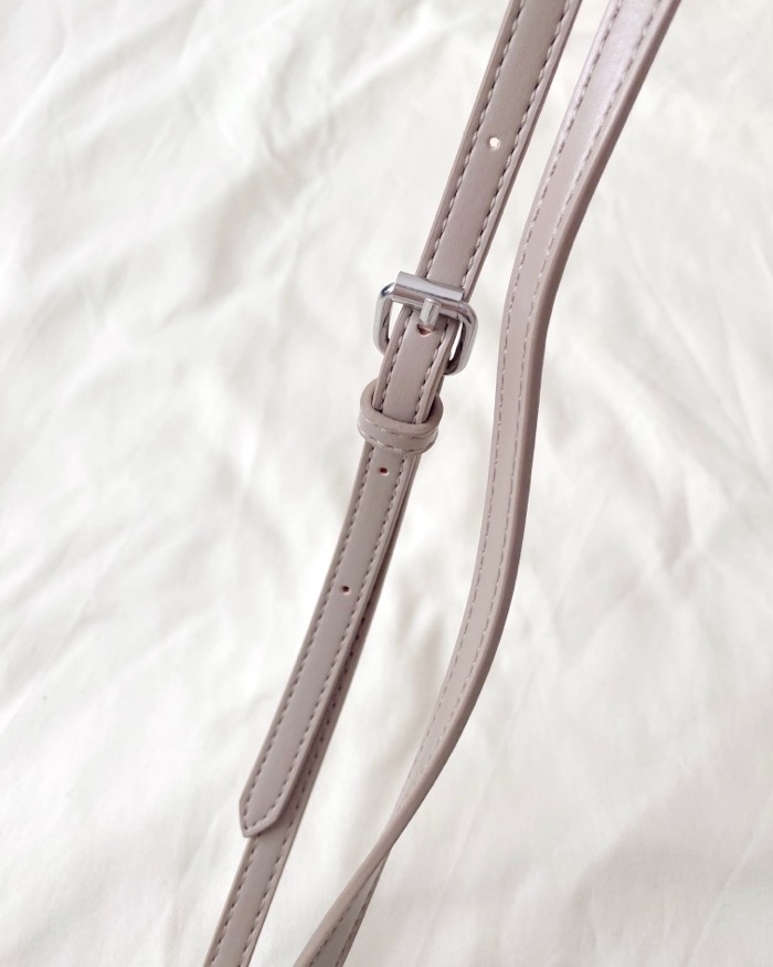 GU（ジーユー）のおすすめアイテム「フェイクファーショルダーポーチ」