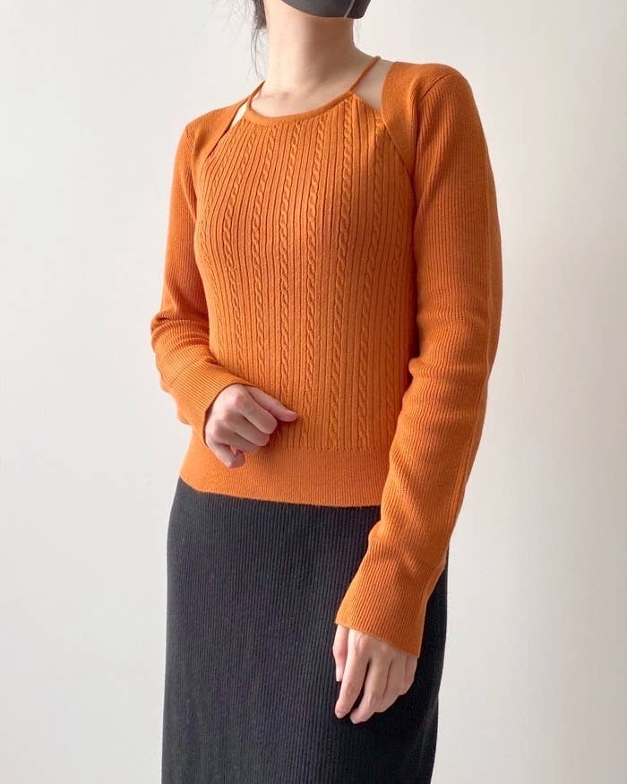 GUのオススメのトップス「レイヤードルックセーター(長袖)+E」