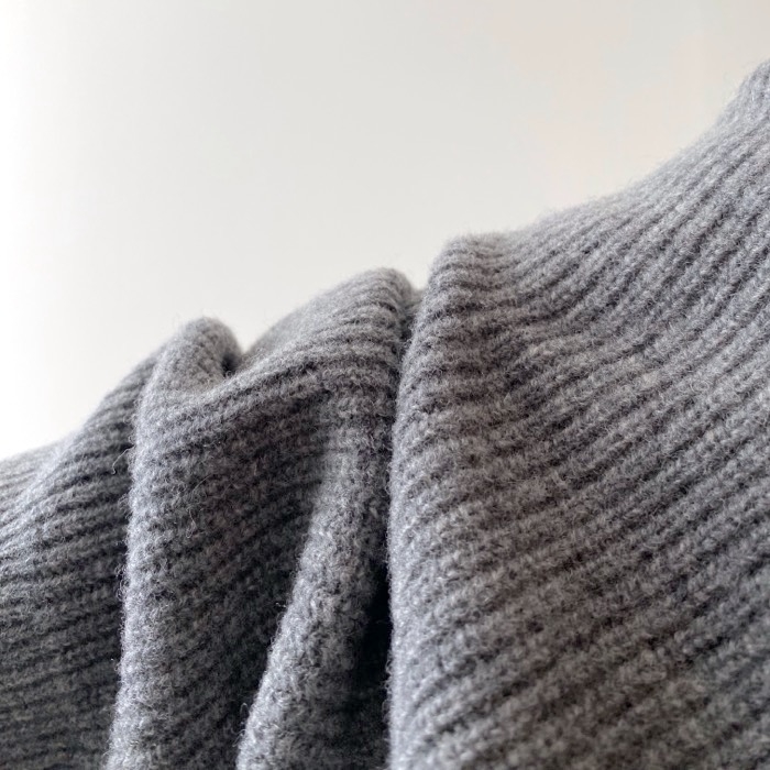 ユニクロのオススメのトップス「プレミアムラムハーフジップセーター（長袖）」