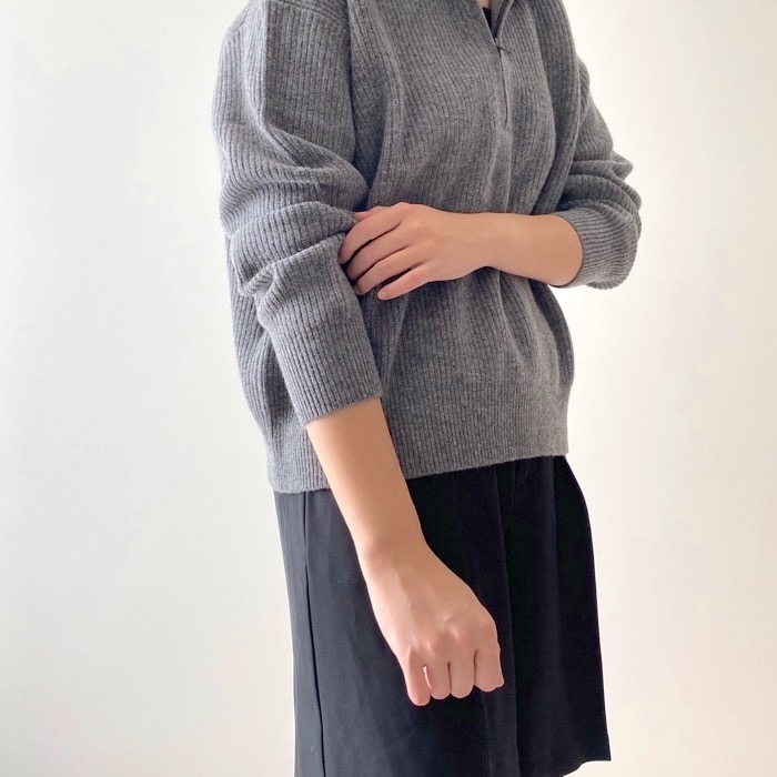 ユニクロのオススメのトップス「プレミアムラムハーフジップセーター（長袖）」