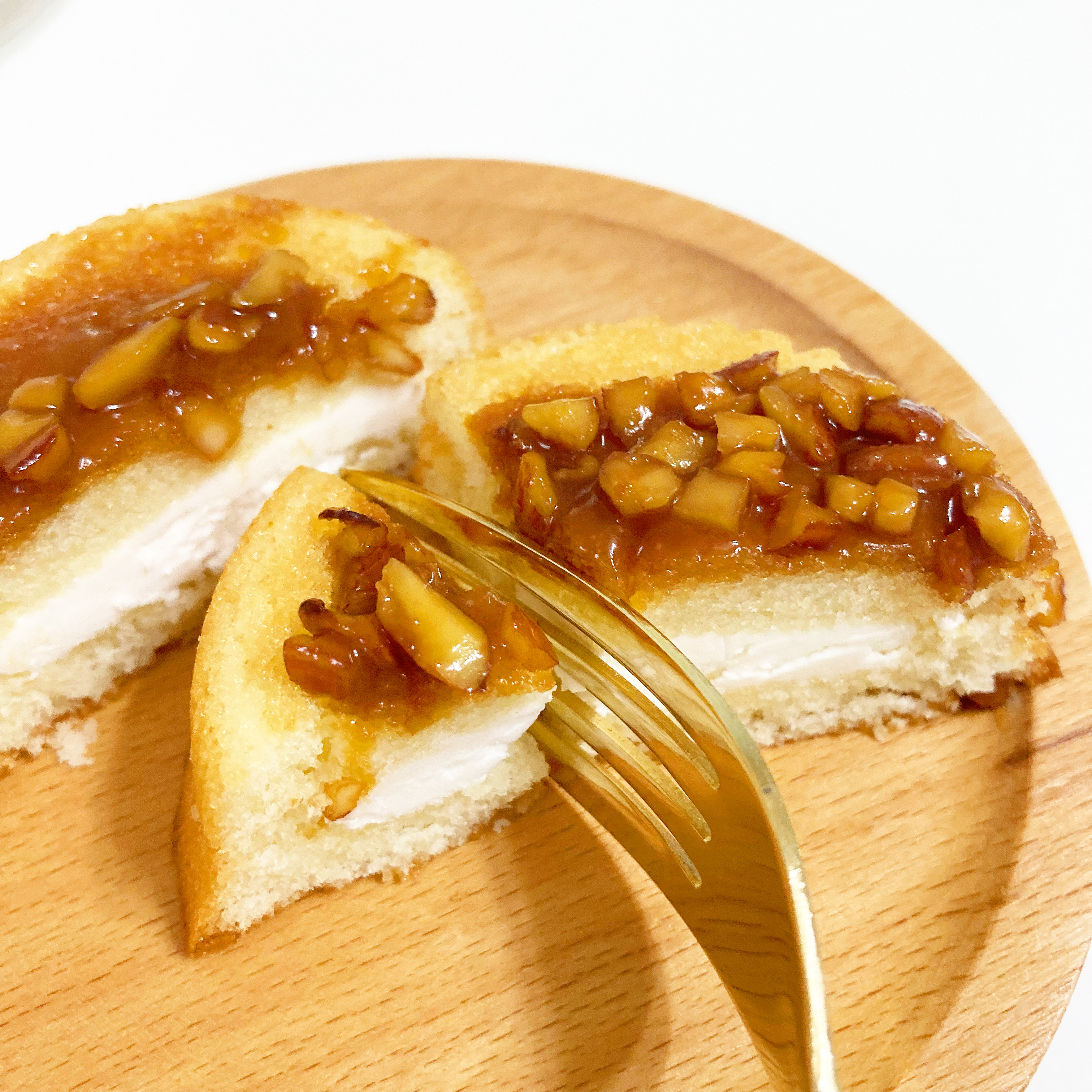 FamilyMart（ファミリーマート）の新商品スイーツ「キャラメル香るシフォンフィナンシェ」