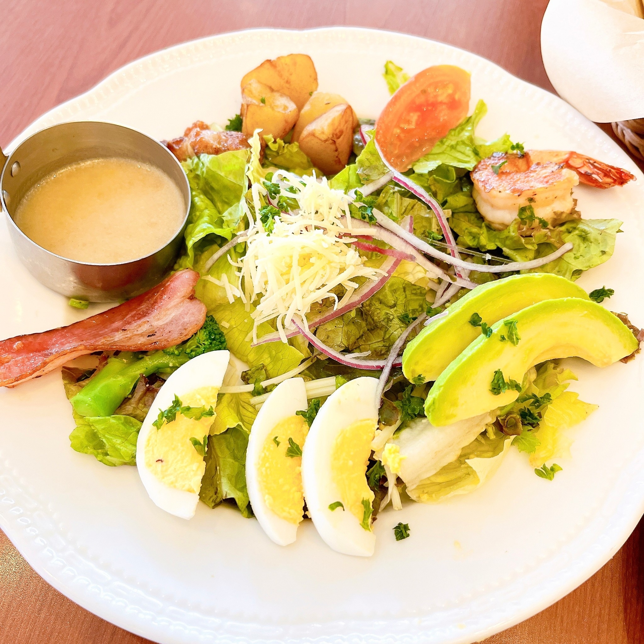 Royal Host(ロイヤルホスト)のオススメのフード「食いしんぼうのシェフサラダ ブランチセット オニオングラタンスープ」