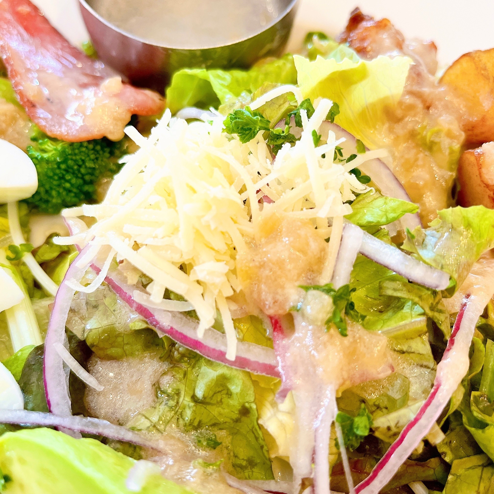 Royal Host(ロイヤルホスト)のオススメのフード「食いしんぼうのシェフサラダ ブランチセット オニオングラタンスープ」