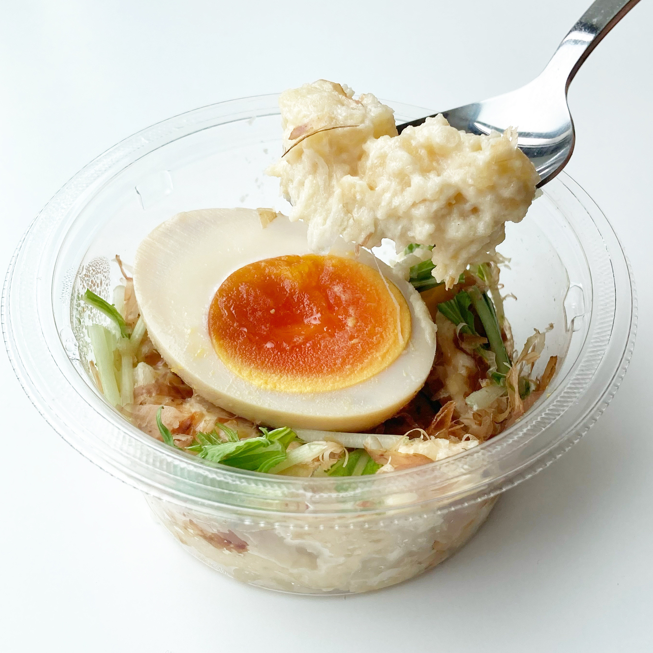 セブン-イレブンのオススメのフード「和風ぽてとさらだ半熟煮玉子のせ」