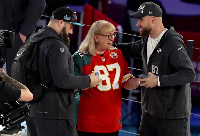 the brothers with their mom in the middle