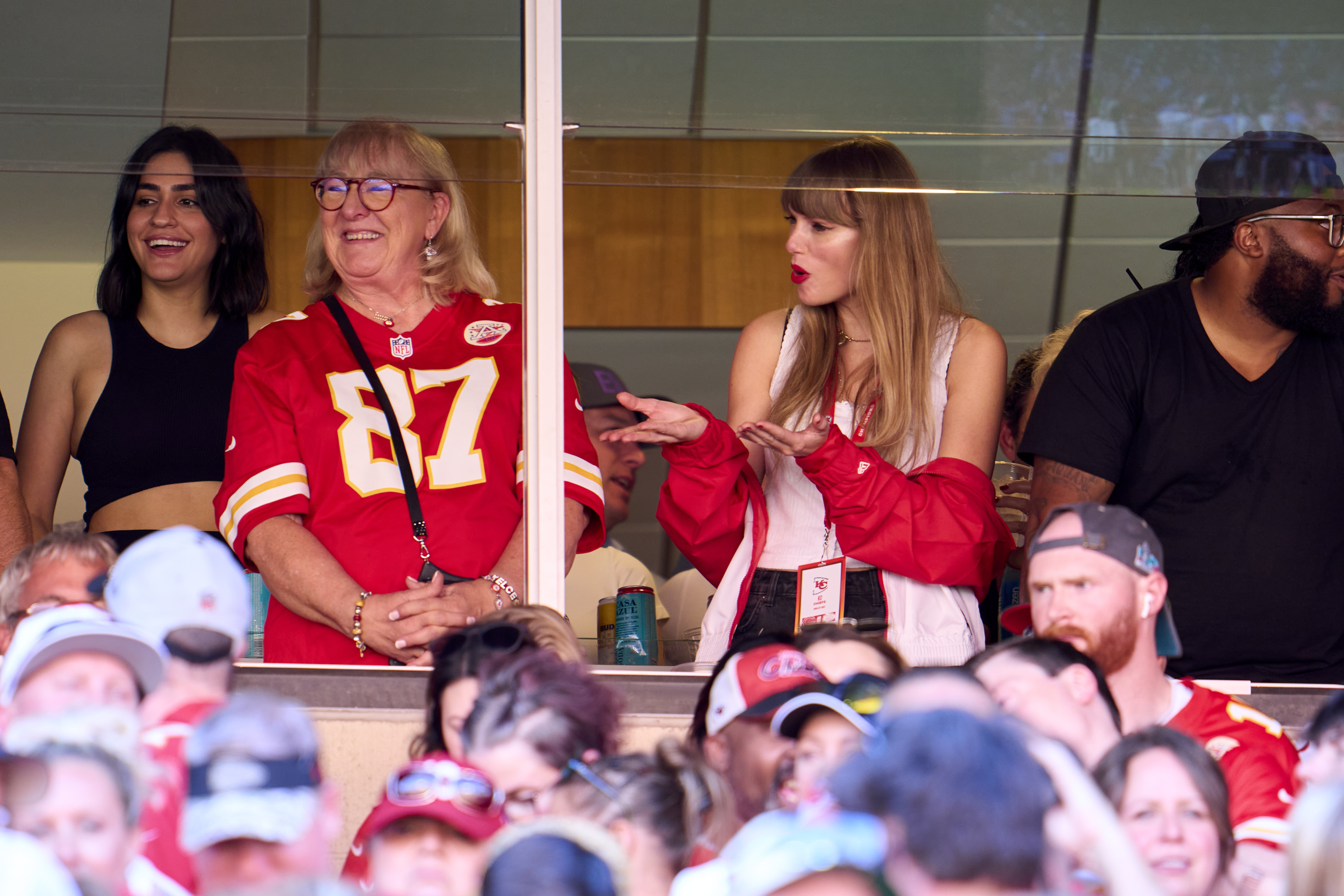 the two in the family box cheering