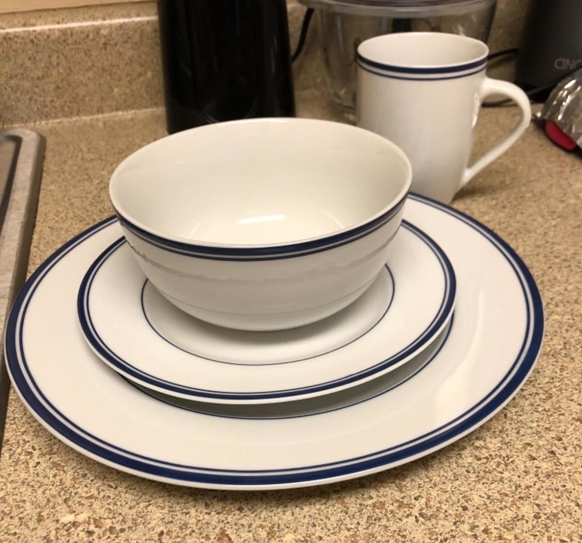 Reviewer image of the plates, bowl and mug