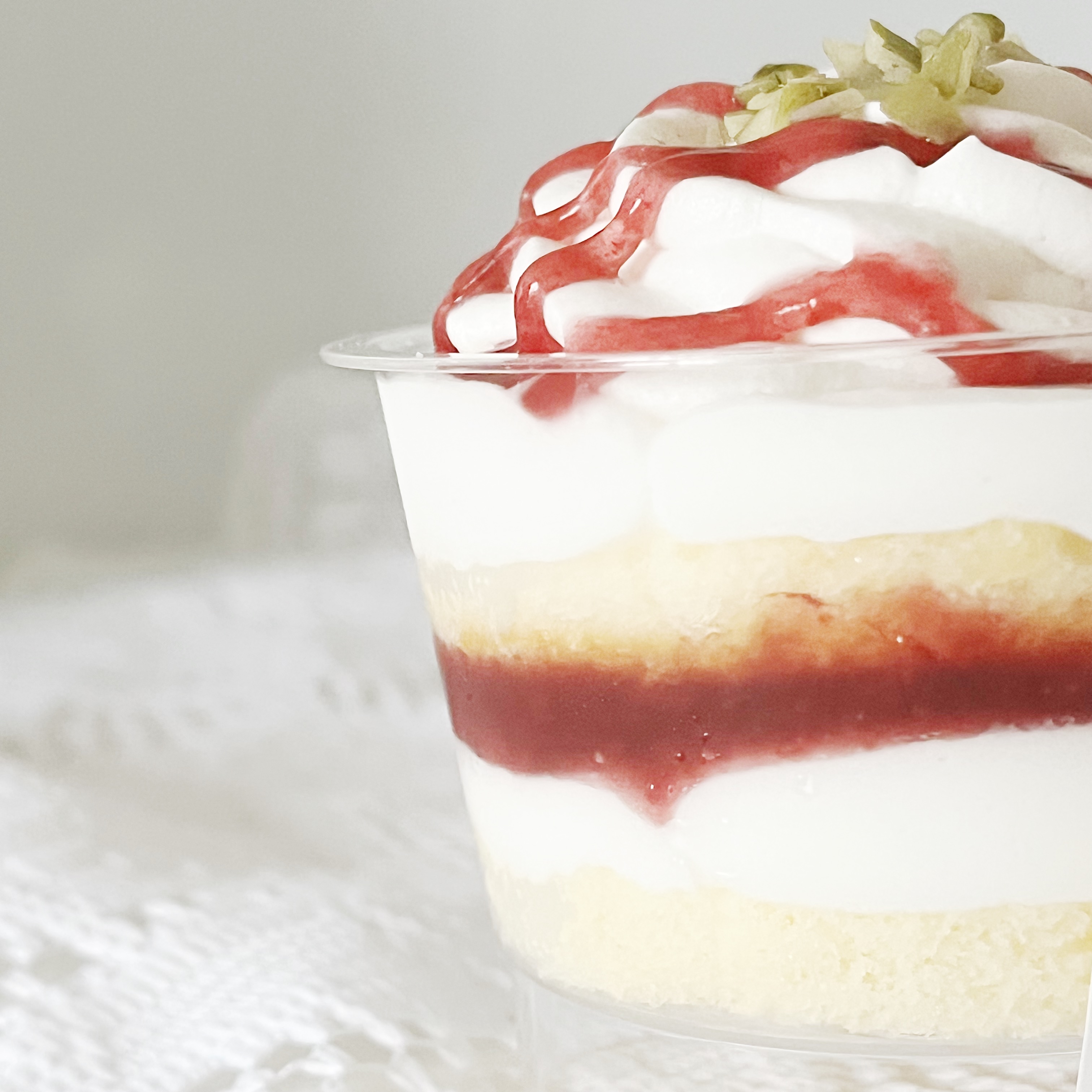 ミニストップのおすすめのスイーツ「巨峰ショートケーキ」