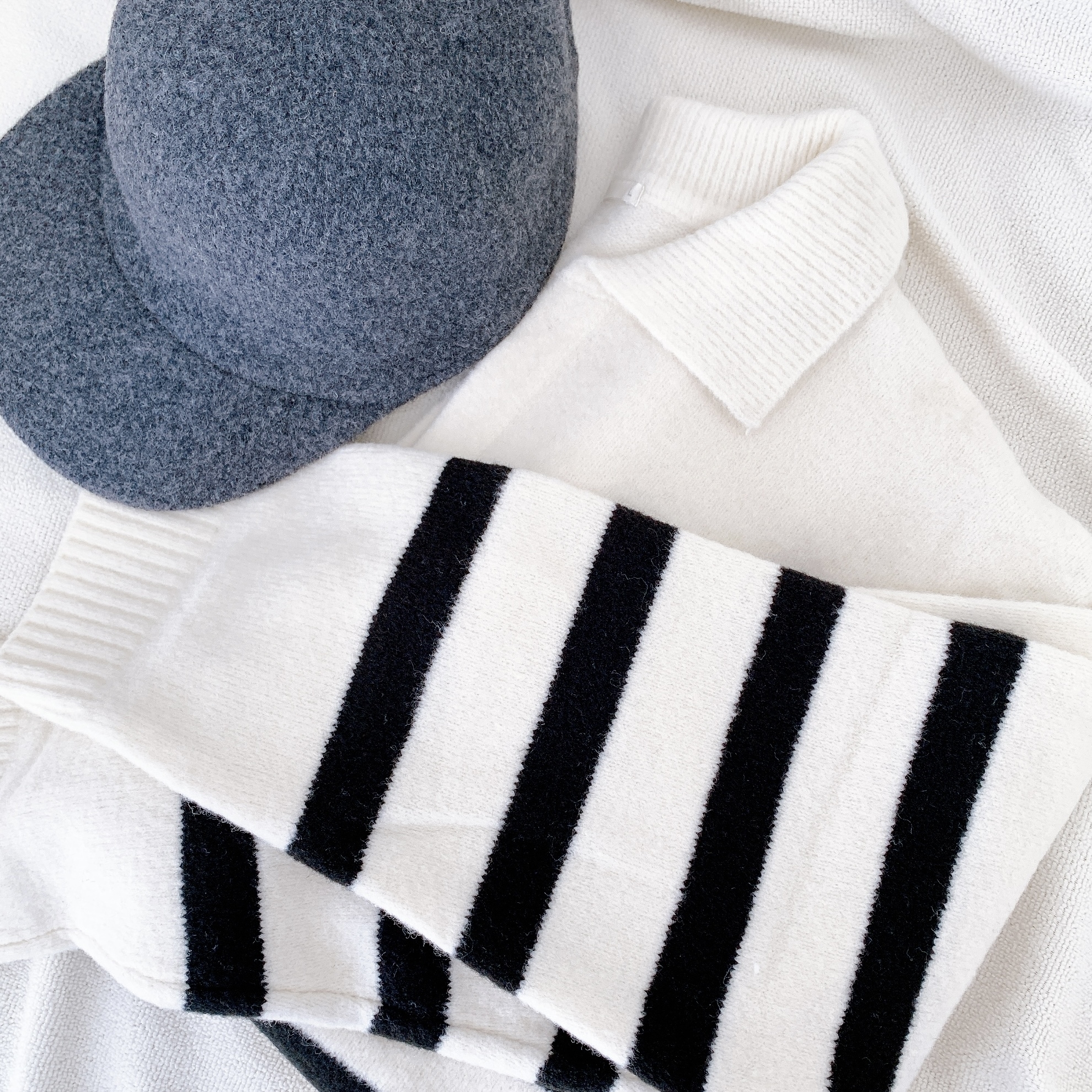 GU(ジーユー)のおすすめのレディースアイテム「パフィータッチスキッパーポロセーター(長袖)(ボーダー)」