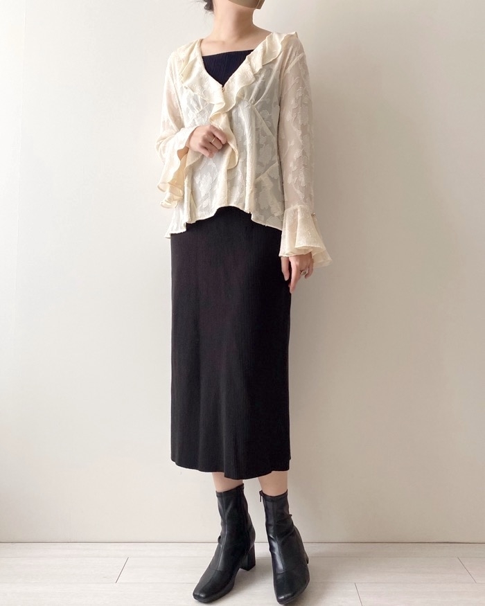 ZARAのオススメのトップス「フリルジャカードブラウス」