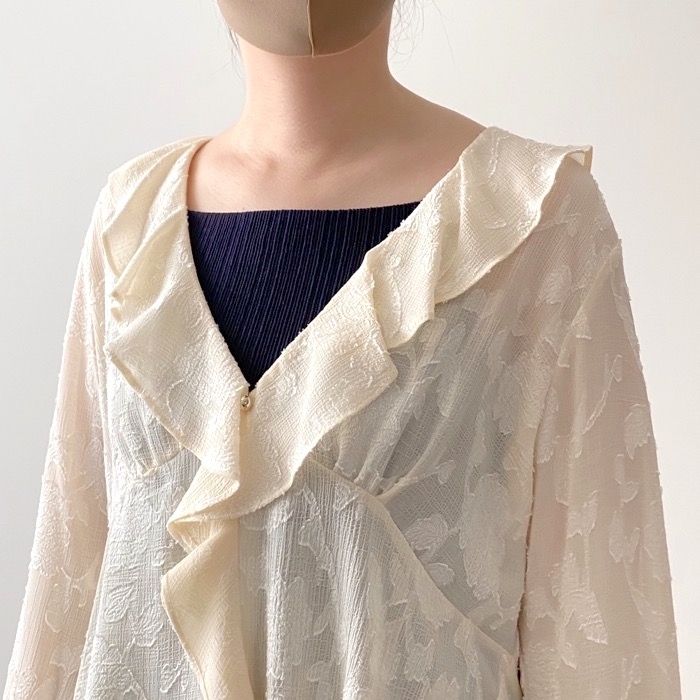 ZARAのオススメのトップス「フリルジャカードブラウス」