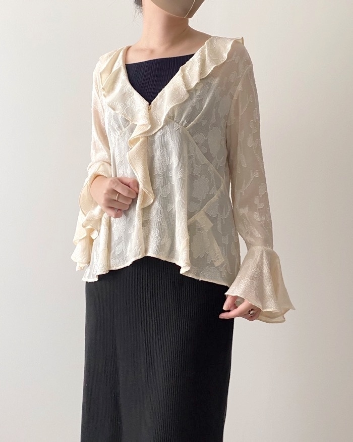 ZARAのオススメのトップス「フリルジャカードブラウス」