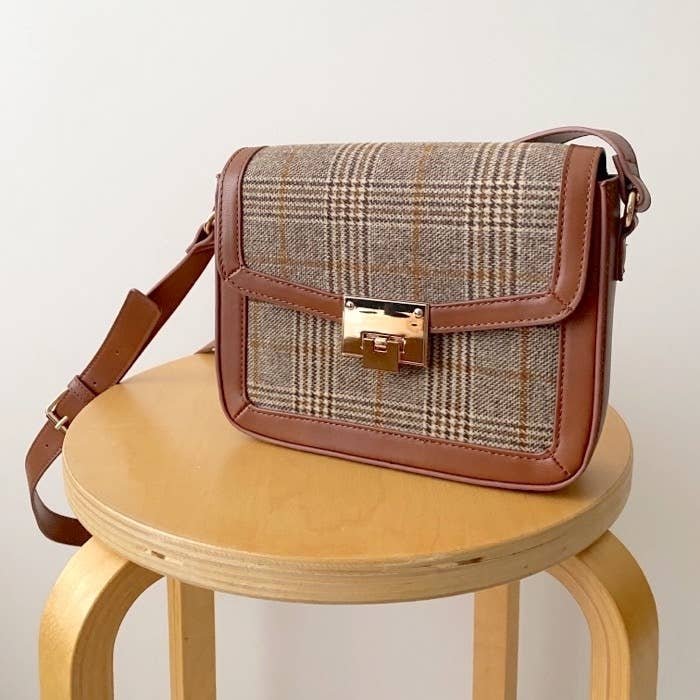 GUのオススメのバッグ「チェックショルダーバッグ」