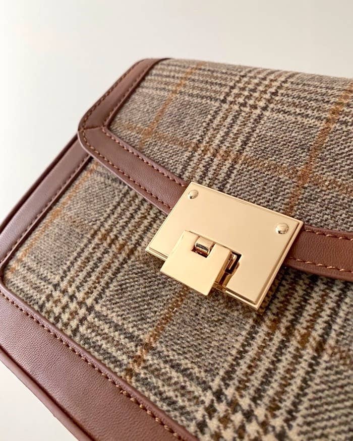 GUのオススメのバッグ「チェックショルダーバッグ」