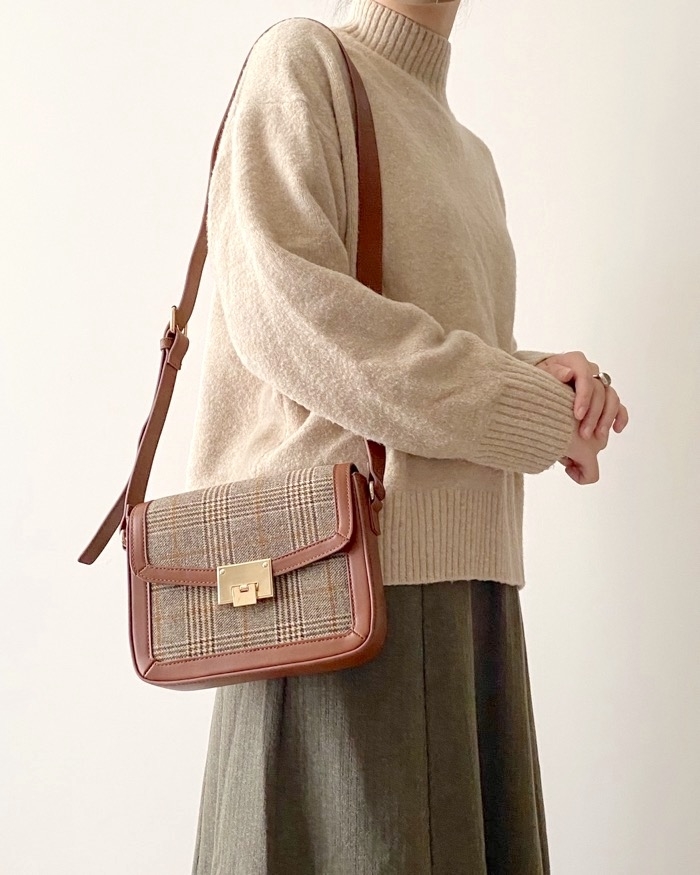 GUのオススメのバッグ「チェックショルダーバッグ」