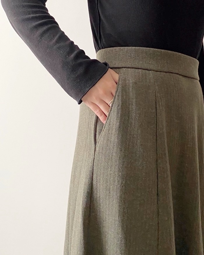 GUのオススメのスカート「ブラッシュドリブフレアロングスカート」