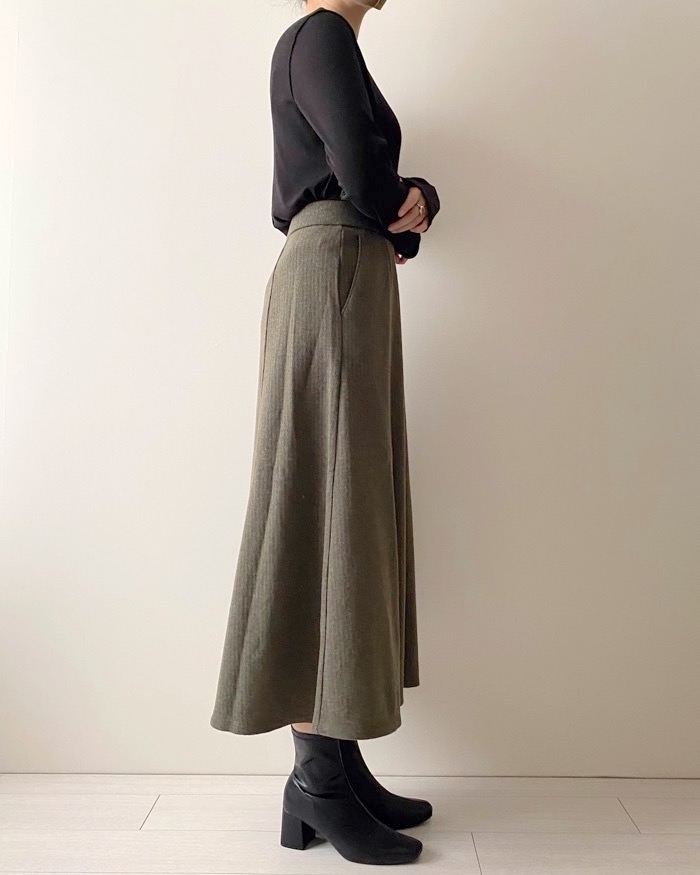 GUのオススメのスカート「ブラッシュドリブフレアロングスカート」