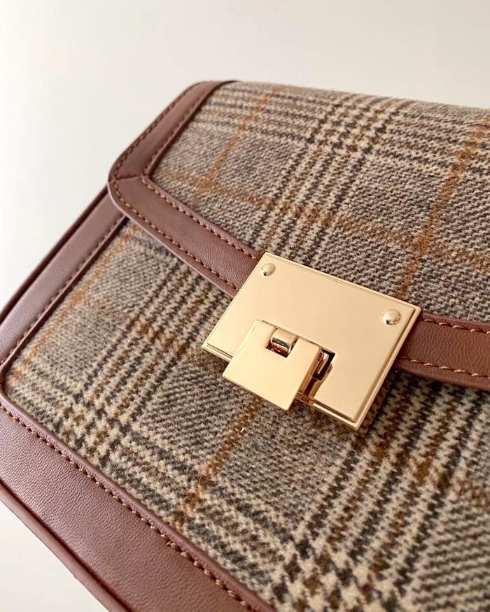 GUのオススメのバッグ「チェックショルダーバッグ」