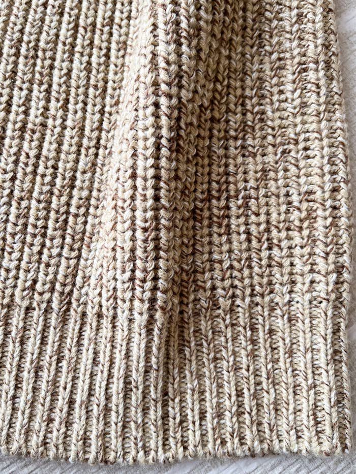 GU(ジーユー)のおすすめ新作トップス「ローゲージアゼセーター(長袖)」