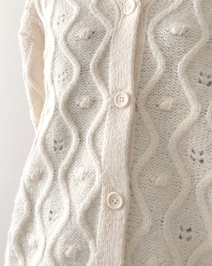 ユニクロのオススメのカーディガン「ポインテールクルーネックカーディガン（長袖）」