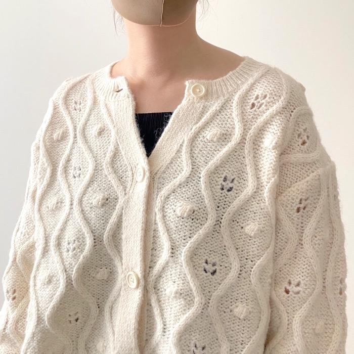 ユニクロのオススメのカーディガン「ポインテールクルーネックカーディガン（長袖）」