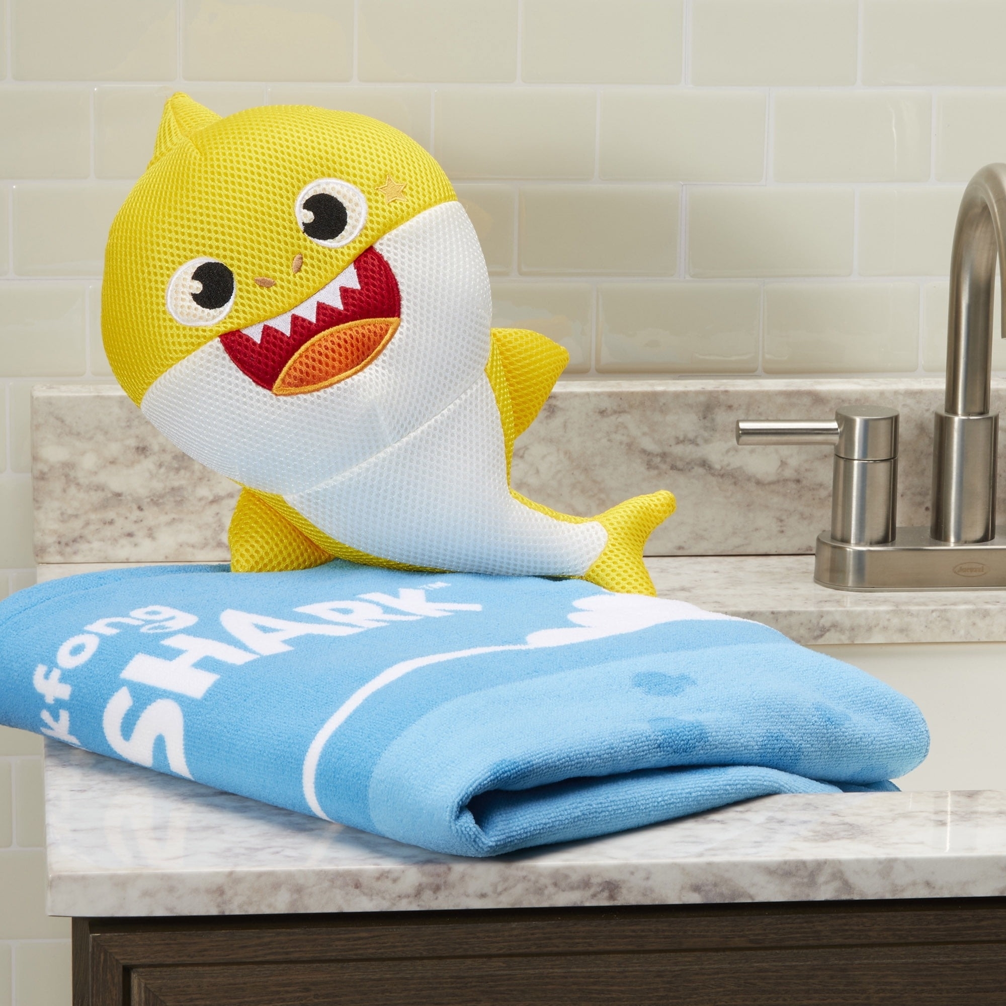 Baby Shark scrubby and towel
