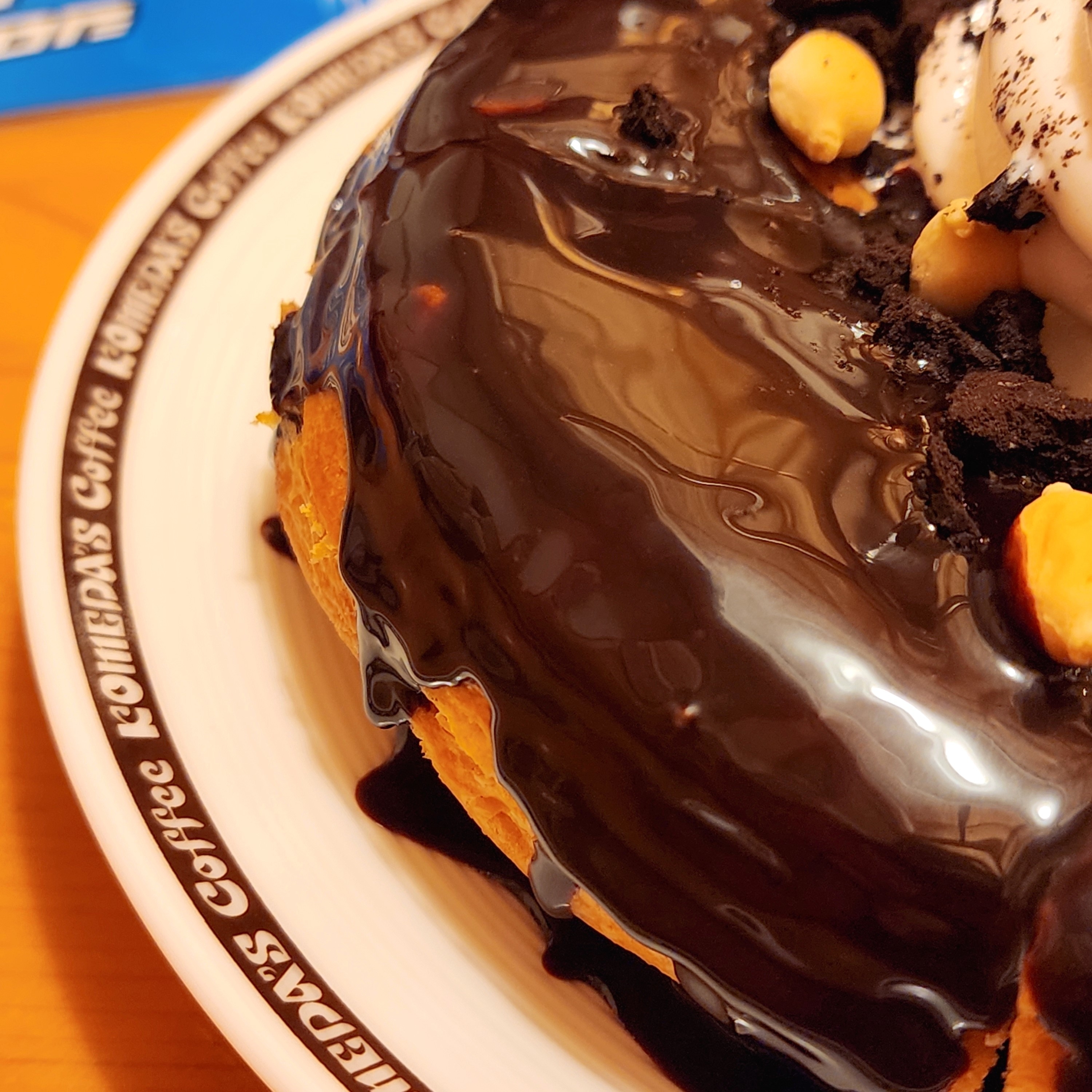 コメダ珈琲店のおすすめスイーツ「シロノワール ブラックサンダー」